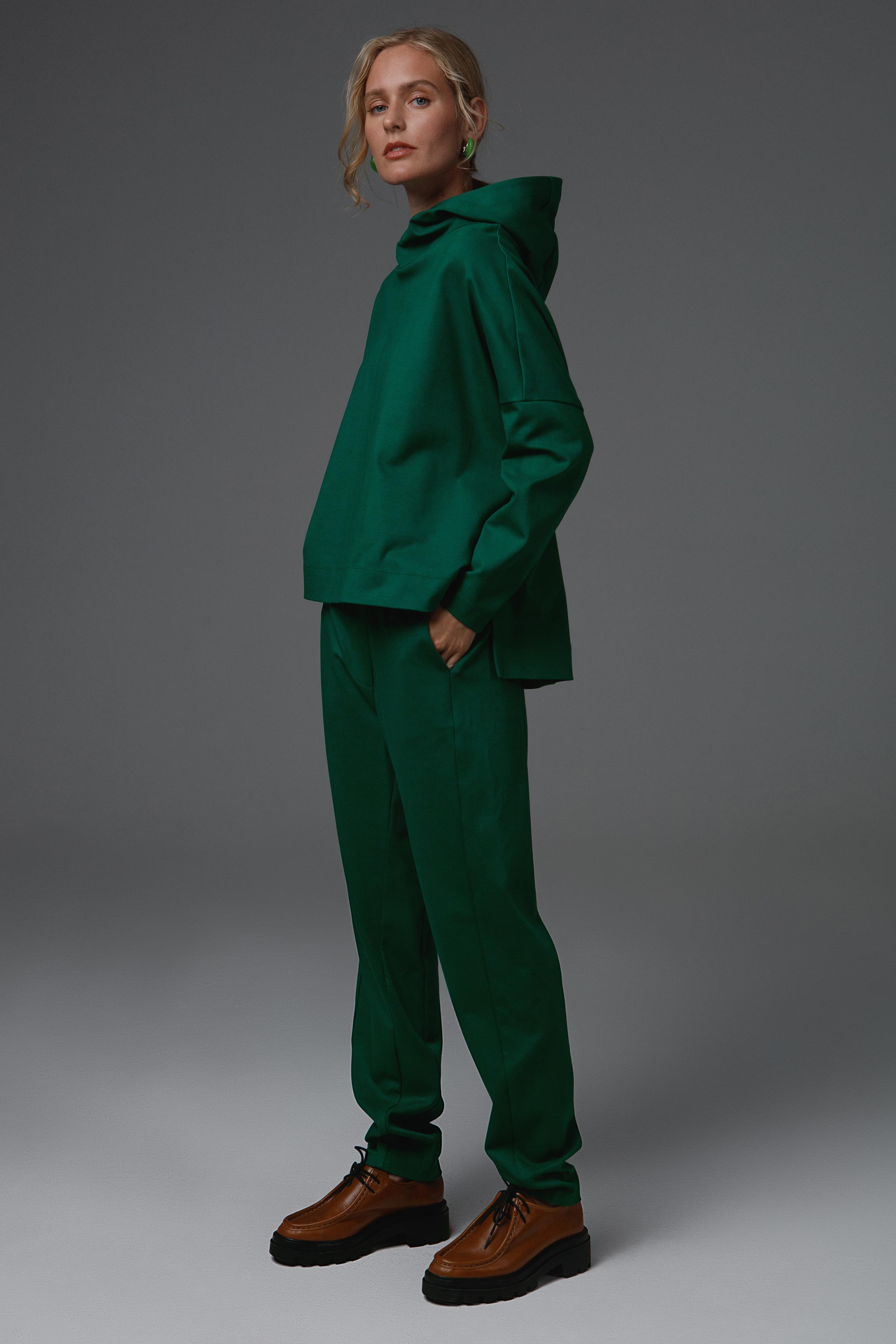 Брюки узкие бананы, джерси  от Lesel (Лесель)! Заказывайте по ✆ 8 (800) 777 02 37