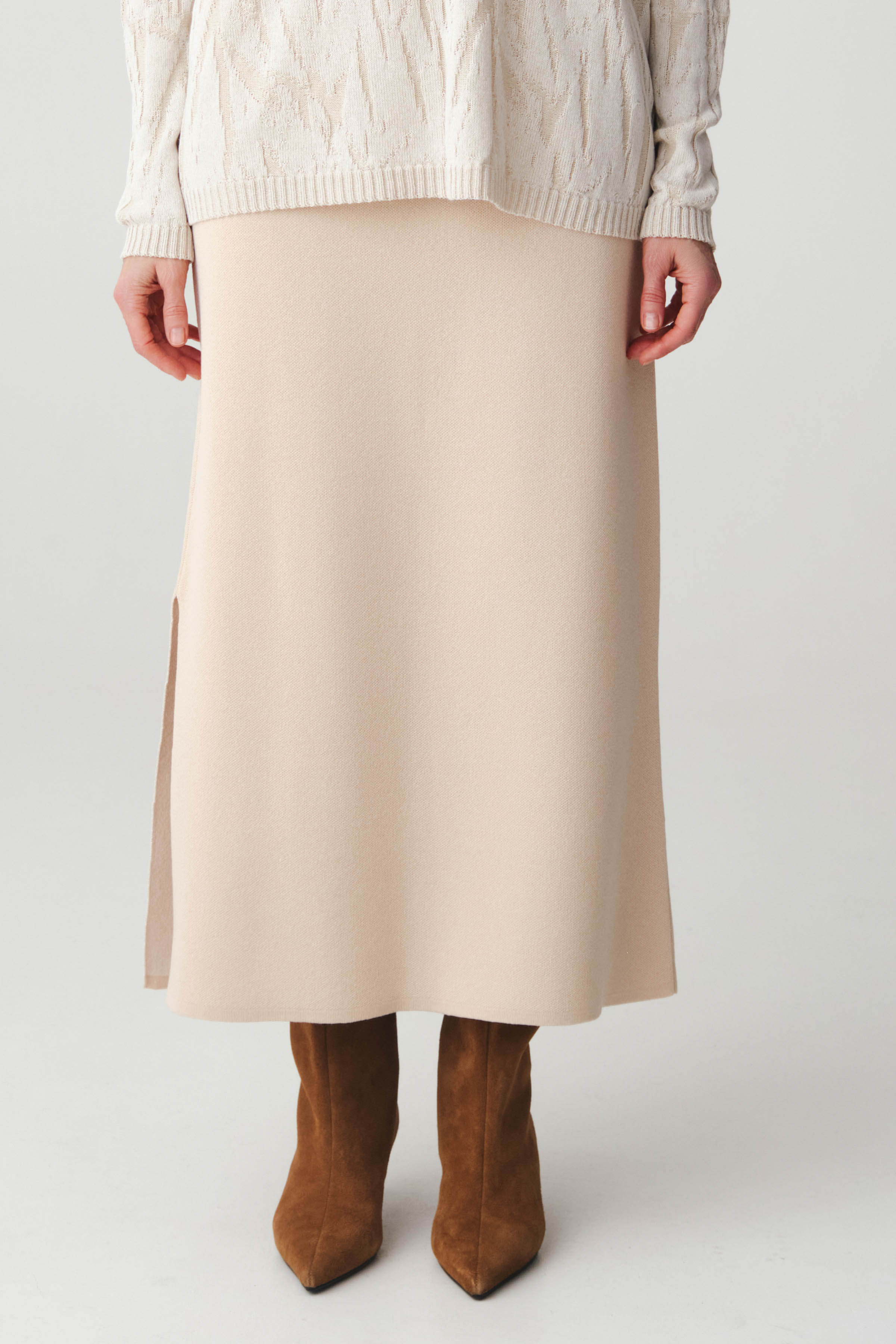 Юбка с разрезом гладкая