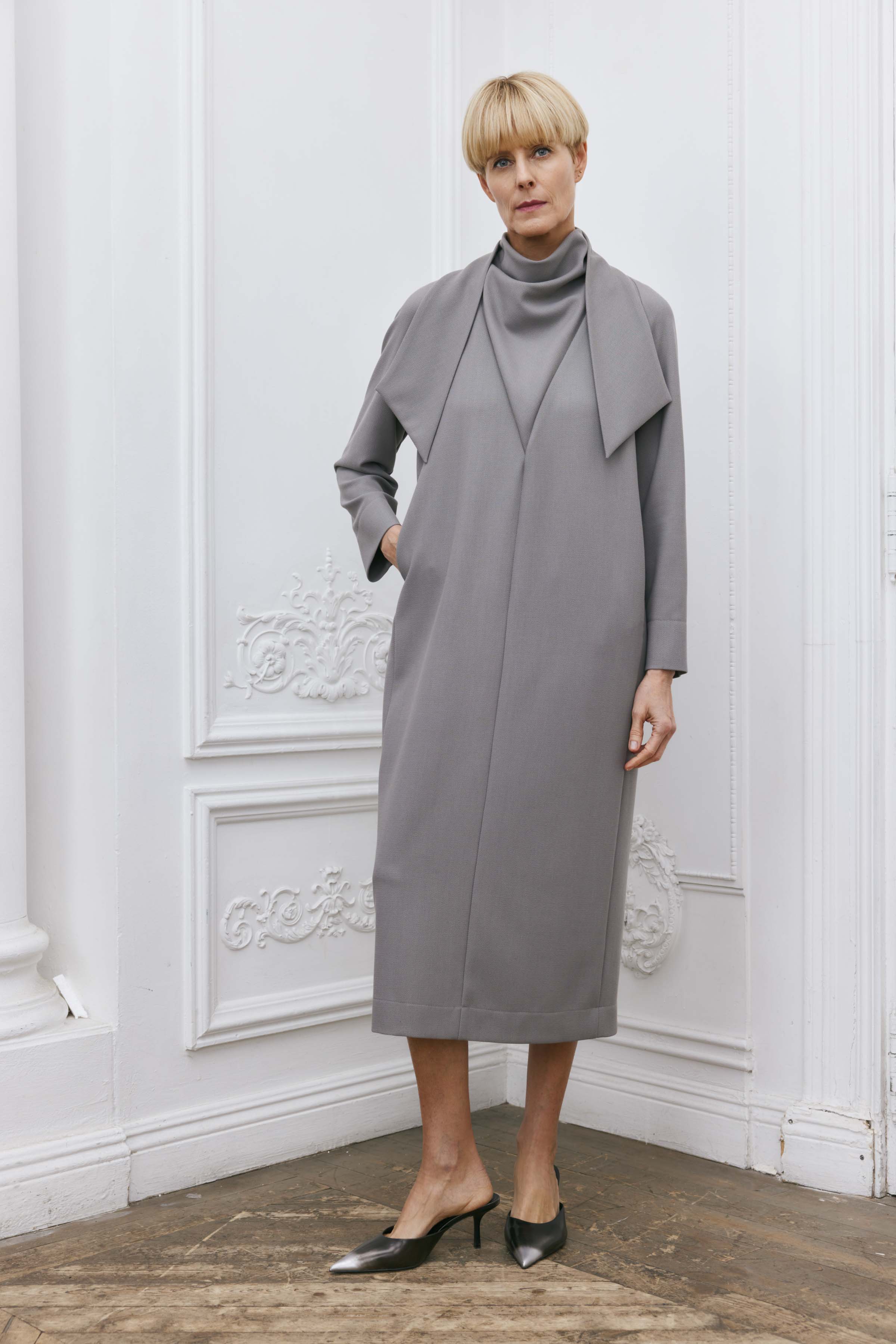 Платье с воротником Качели, длинный рукав 10 Серый (grise), 36 Лазурно-синий (bleu azur), 00 Черный (noir) от Lesel (Лесель)! Заказывайте по ✆ 8 (800) 777 02 37