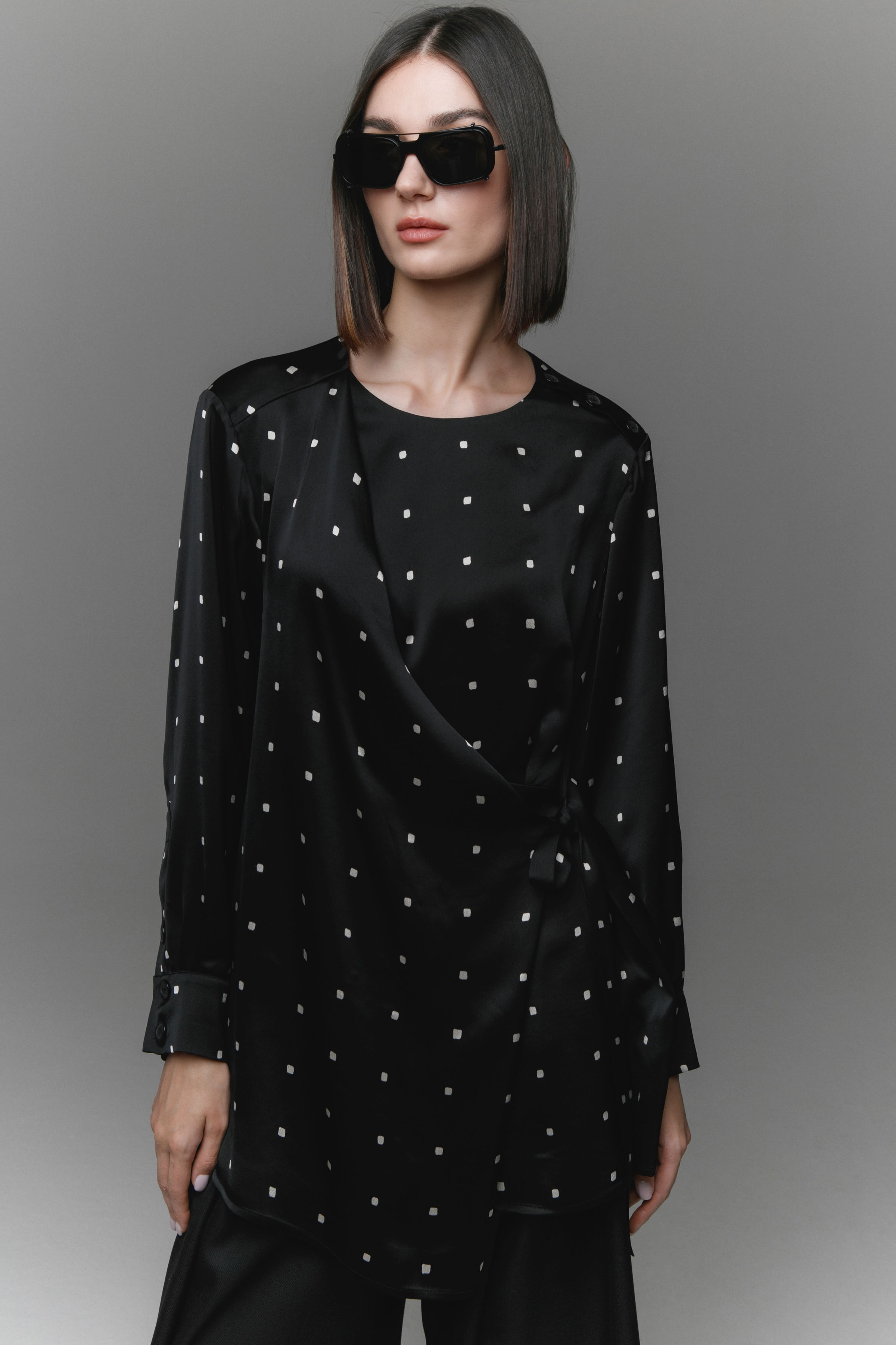 Блуза с запахом "Ночные окна", атласная  от Lesel (Лесель)! Заказывайте по ✆ 8 (800) 777 02 37