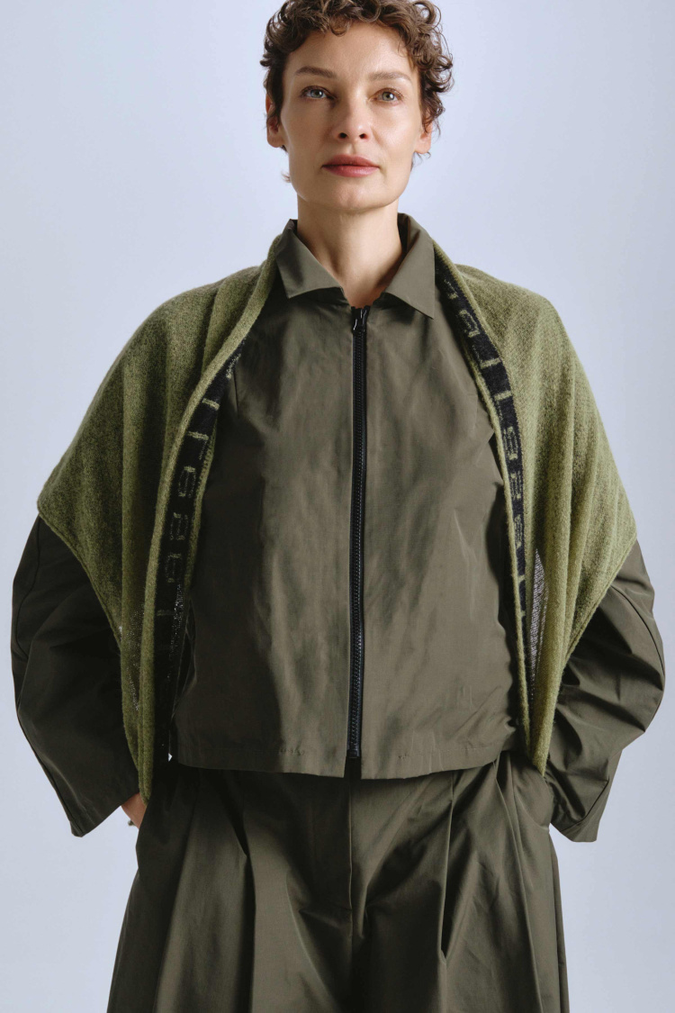 Жакет на молнии, с фигурными ластовицами