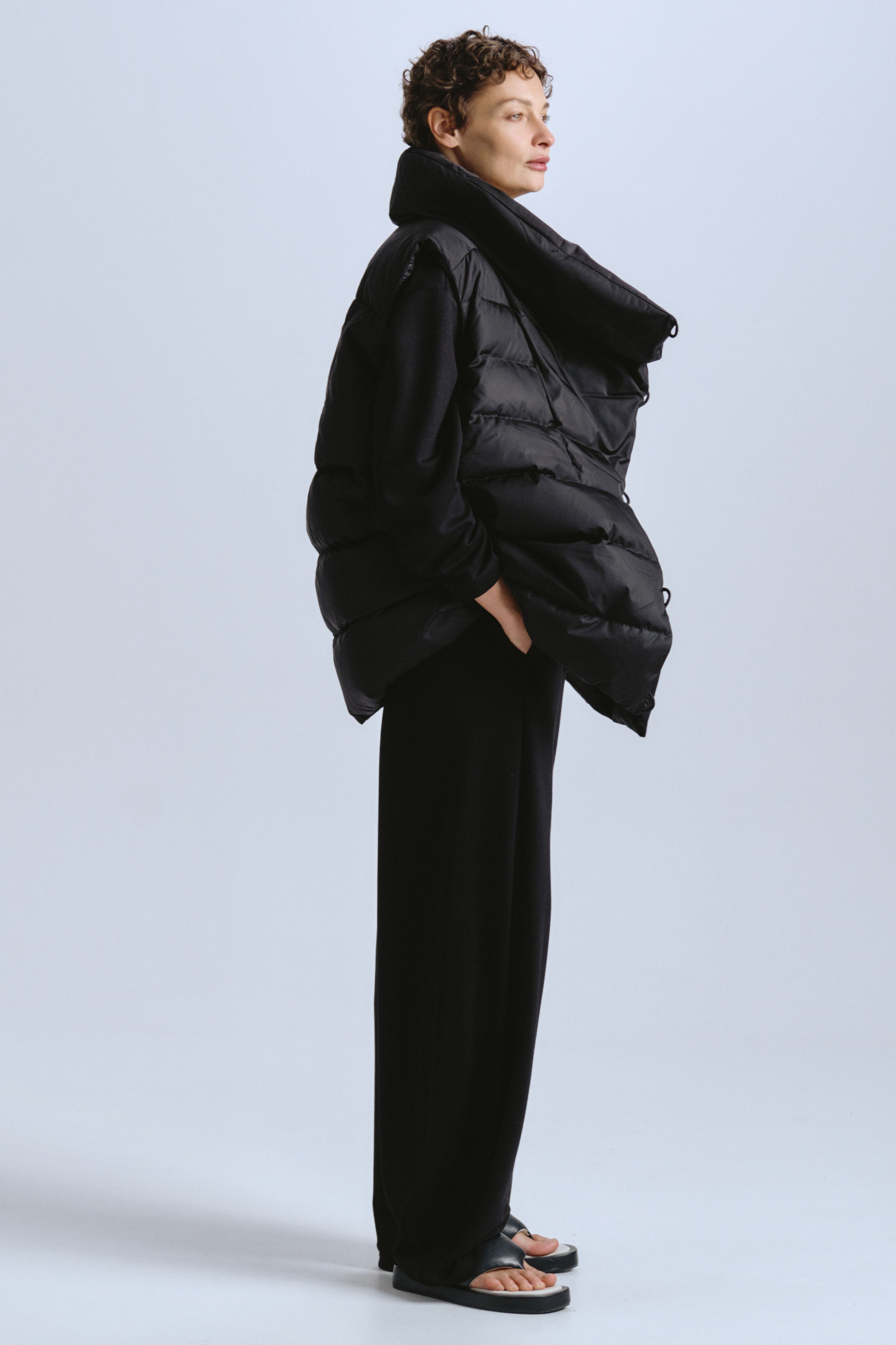 Жилет пуховый с навесными петлями