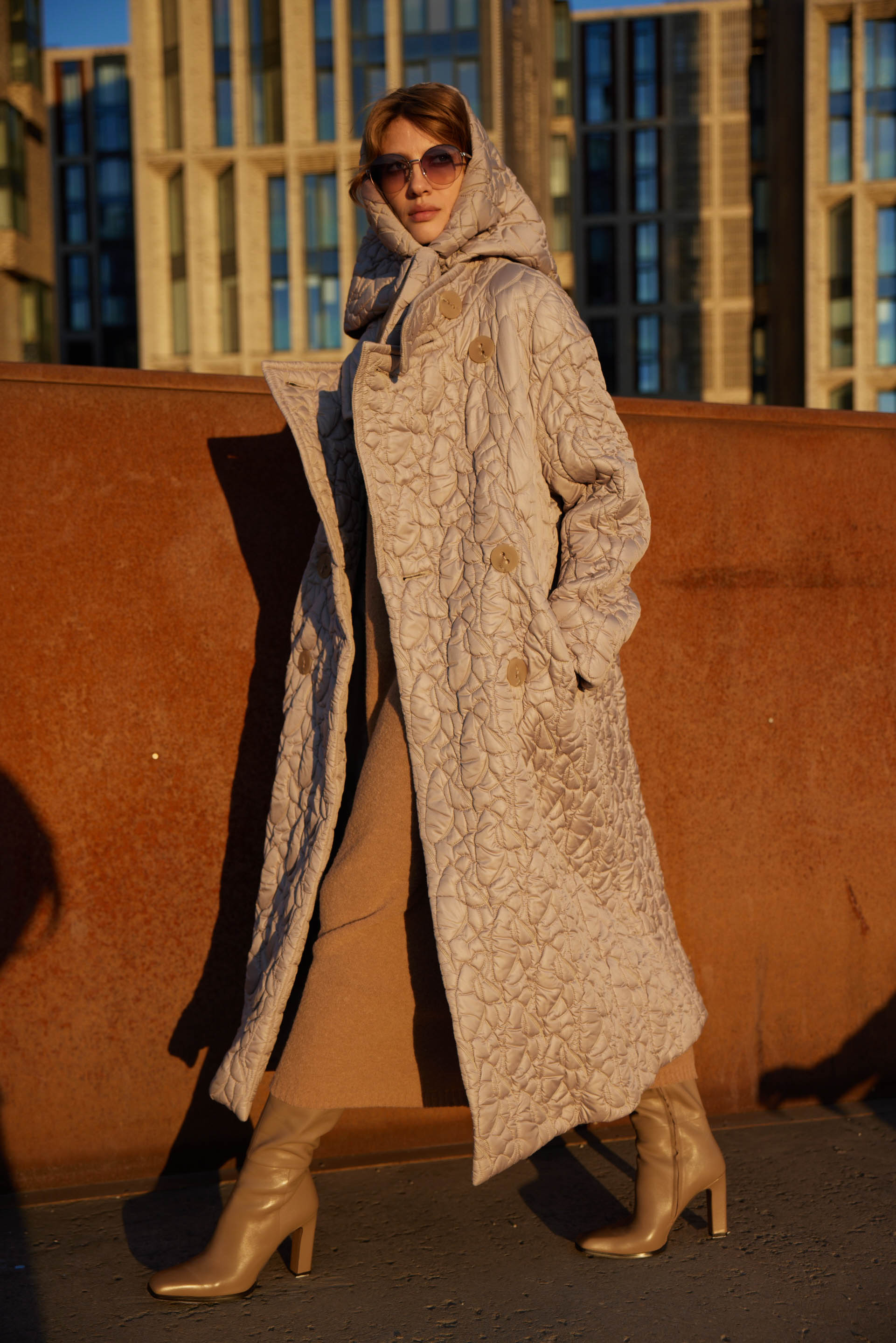 Пальто стеганое, с лацканами и воротником-стойкой 04 Бежевый камень (pierre beige) от Lesel (Лесель)! Заказывайте по ✆ 8 (800) 777 02 37