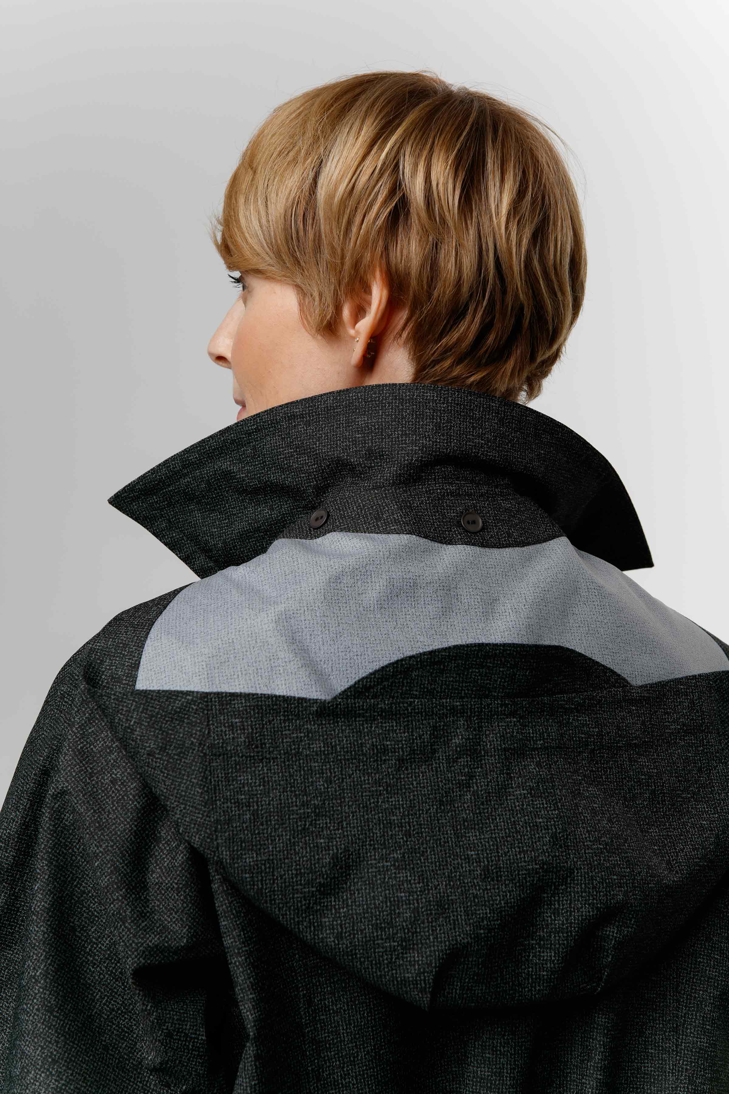 Плащ со съемным капюшоном, на подкладке 16 Черный меланж (melange noir) от Lesel (Лесель)! Заказывайте по ✆ 8 (800) 777 02 37