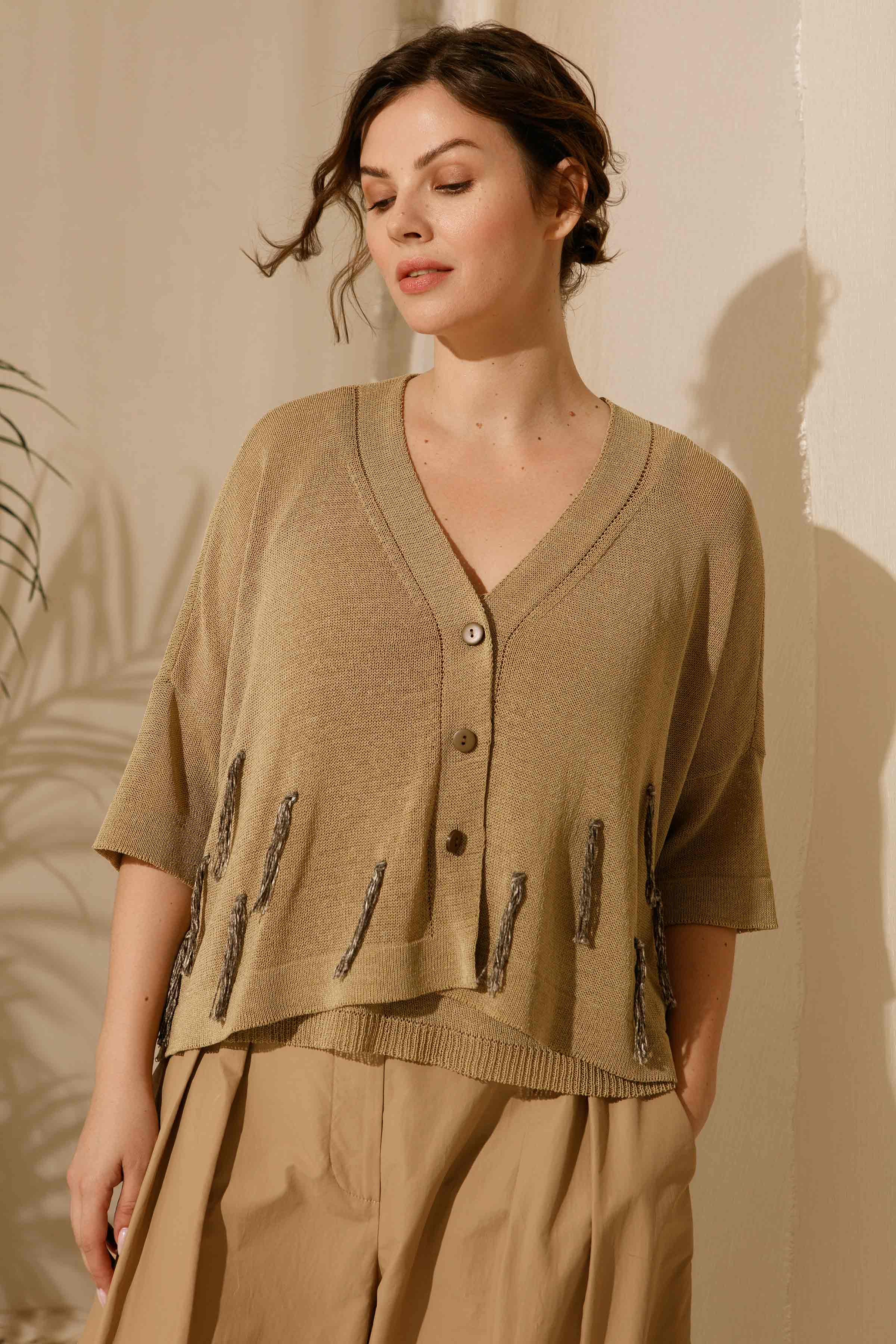 Кардиган  с декором короткий  04 Бежевый (beige) от Lesel (Лесель)! Заказывайте по ✆ 8 (800) 777 02 37