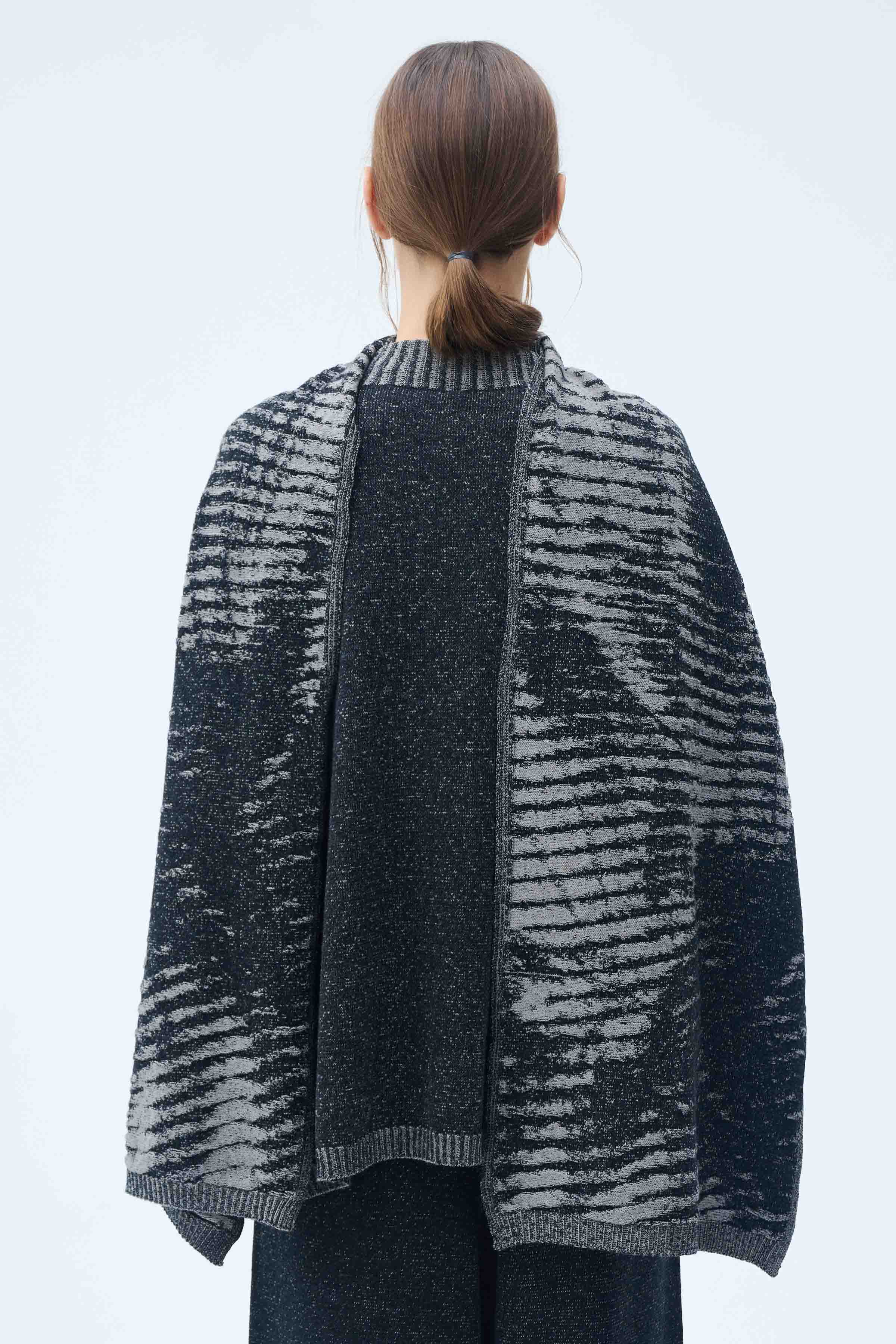 Палантин Муары 00 Черный (noir), 06 Суфле (souffle), 27 Бордо (burdeaux), 60 Можжевельник (genievre), 78 Полутень (penombre) от Lesel (Лесель)! Заказывайте по ✆ 8 (800) 777 02 37