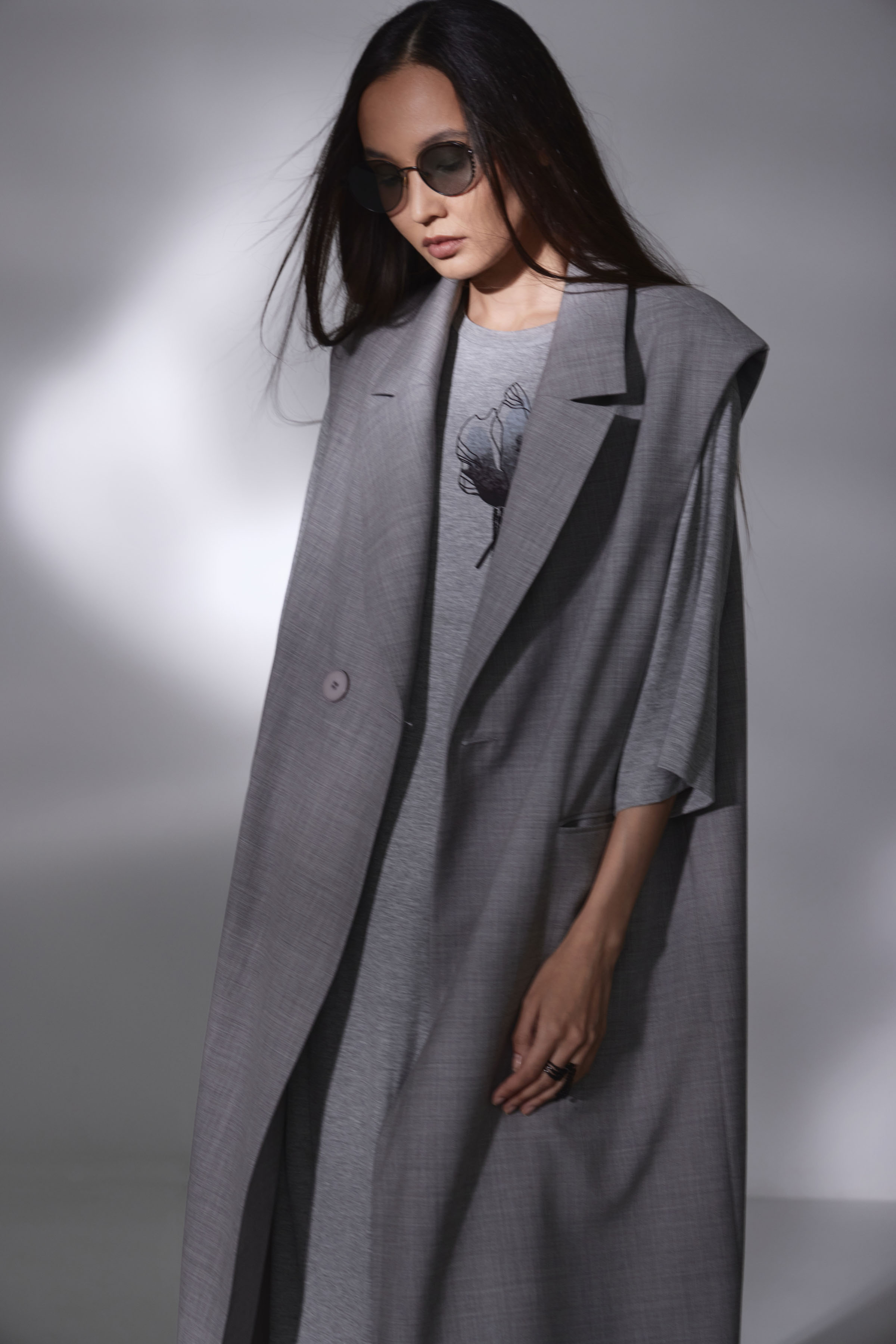 Жилет длинный двубортный, на подкладке 15 Серый меланж (melange gris) от Lesel (Лесель)! Заказывайте по ✆ 8 (800) 777 02 37