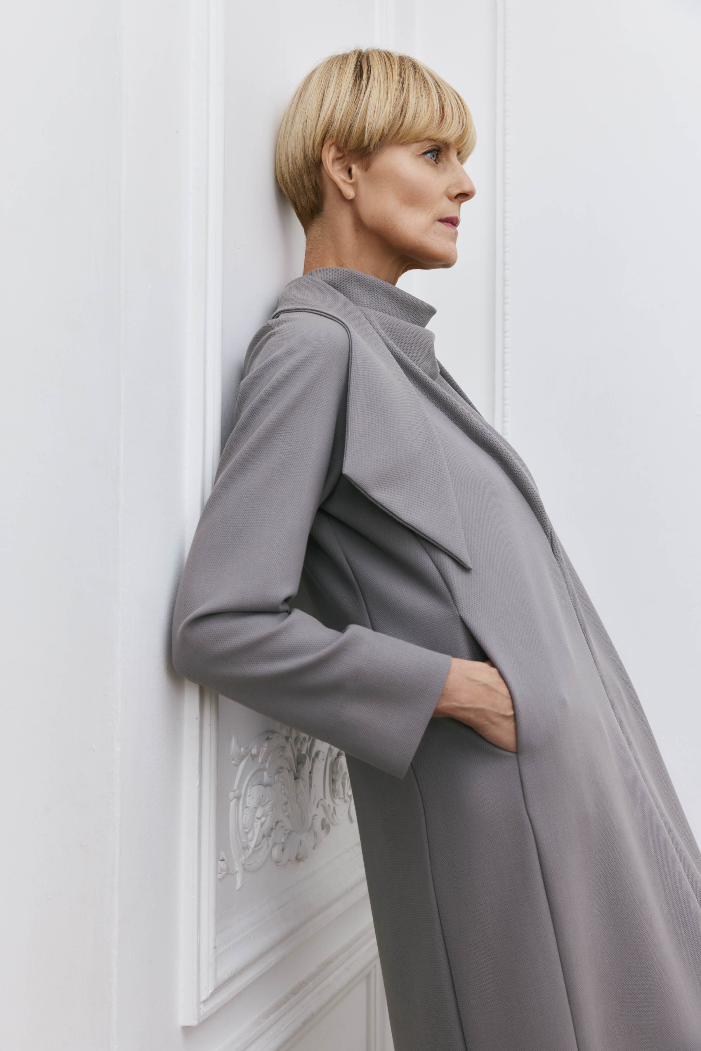 Платье с воротником Качели, длинный рукав 10 Серый (grise), 36 Лазурно-синий (bleu azur), 00 Черный (noir) от Lesel (Лесель)! Заказывайте по ✆ 8 (800) 777 02 37