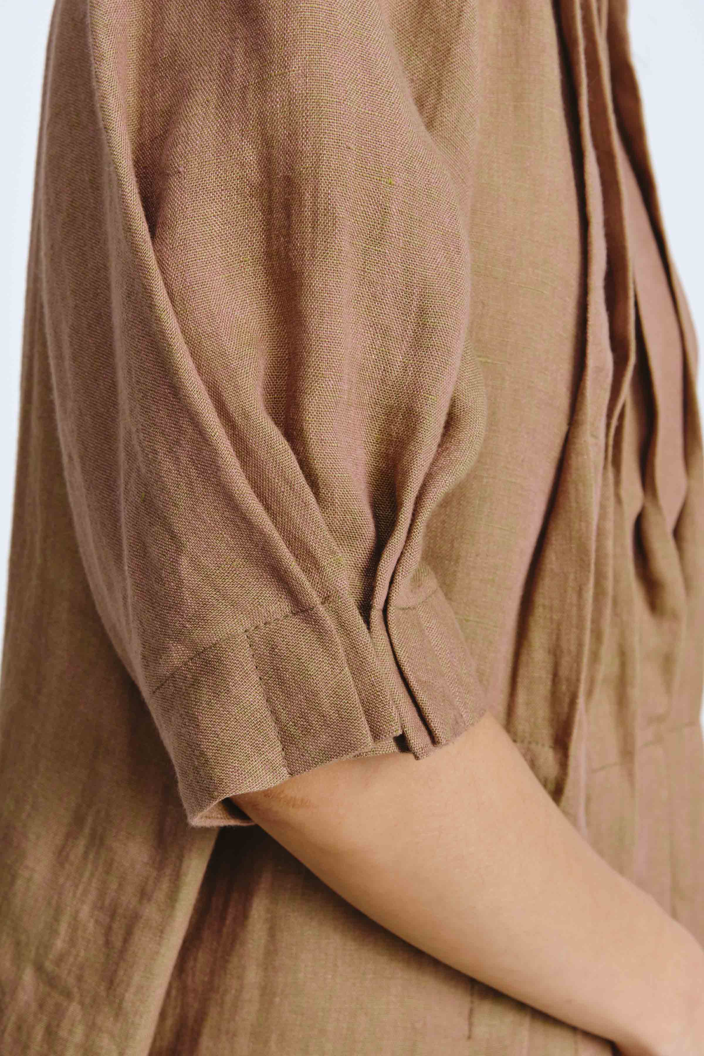 Платье с широкими защипами, лен