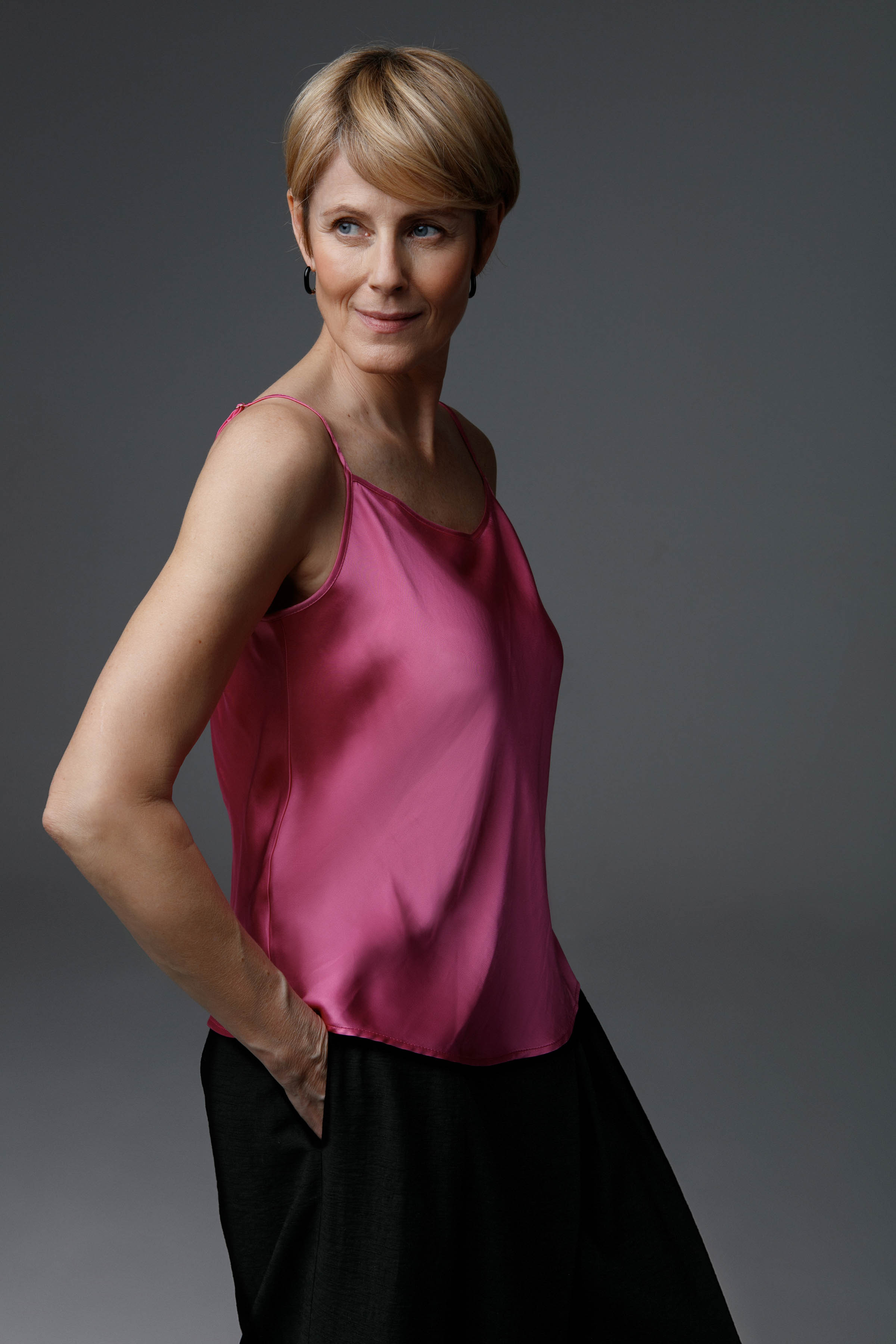 Блуза топ на бретелях, атласный  от Lesel (Лесель)! Заказывайте по ✆ 8 (800) 777 02 37