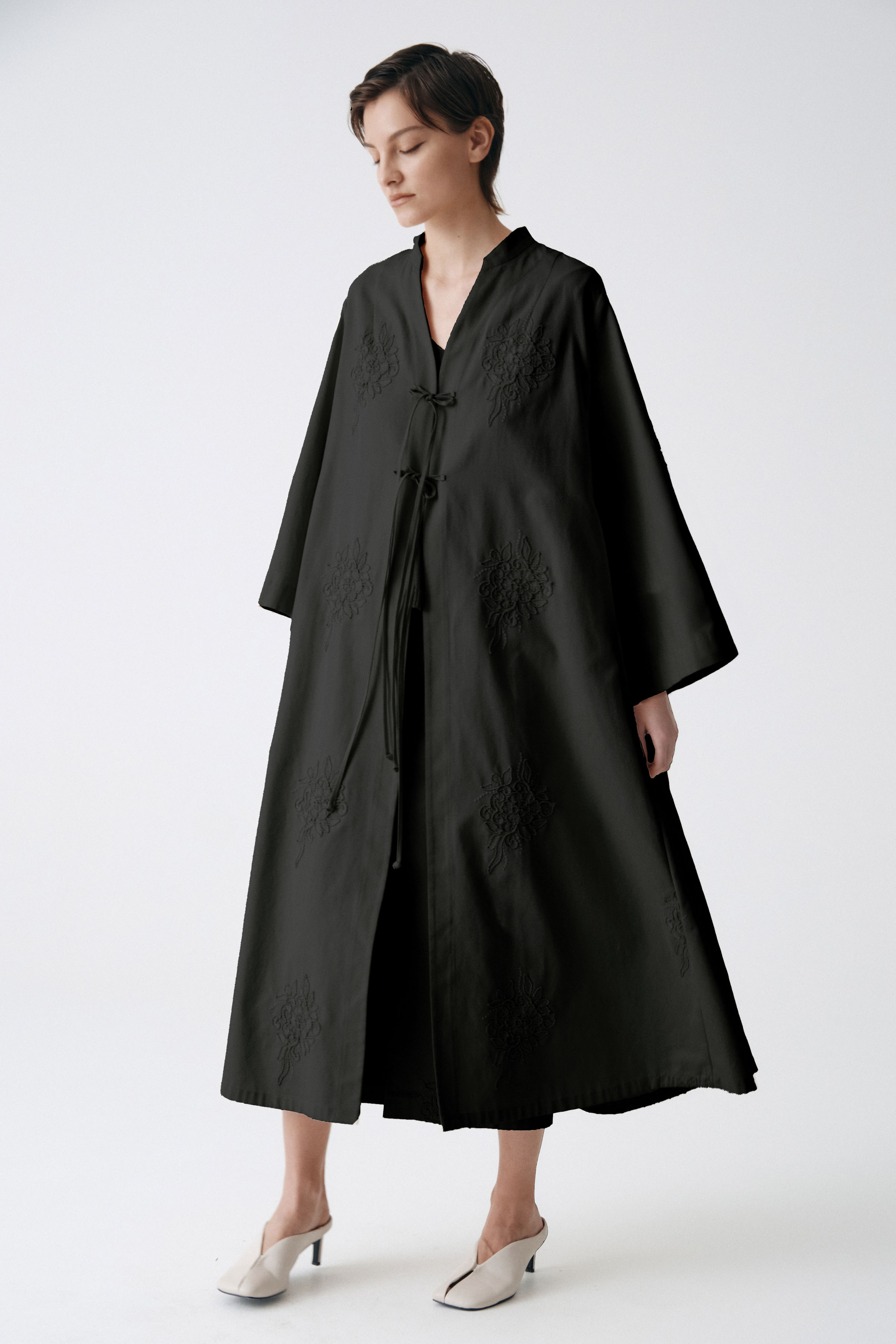 Жакет накидка с вышивкой  от Lesel (Лесель)! Заказывайте по ✆ 8 (800) 777 02 37