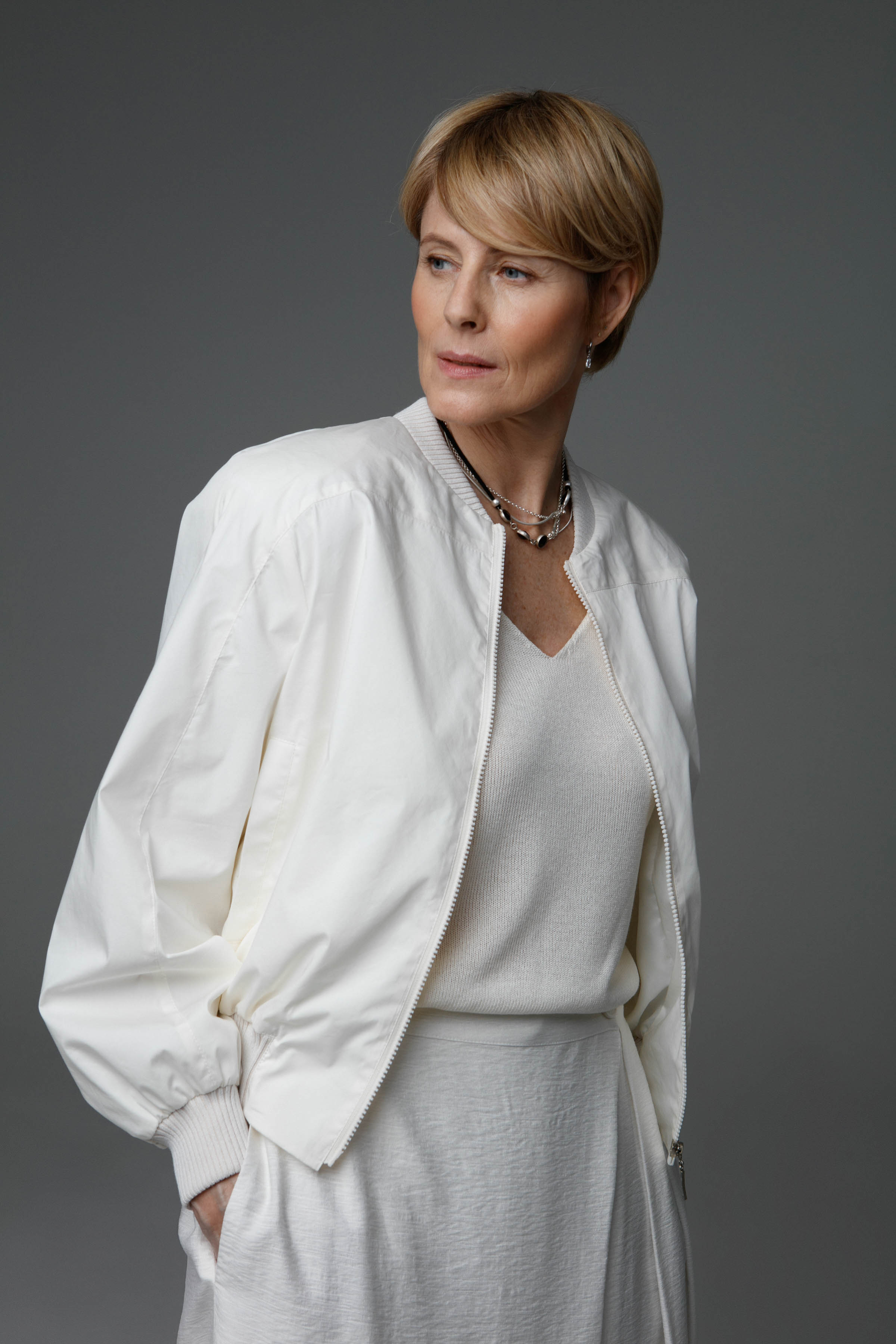 Куртка бомбер короткий, на подкладке 03 Кварц (quartz) от Lesel (Лесель)! Заказывайте по ✆ 8 (800) 777 02 37