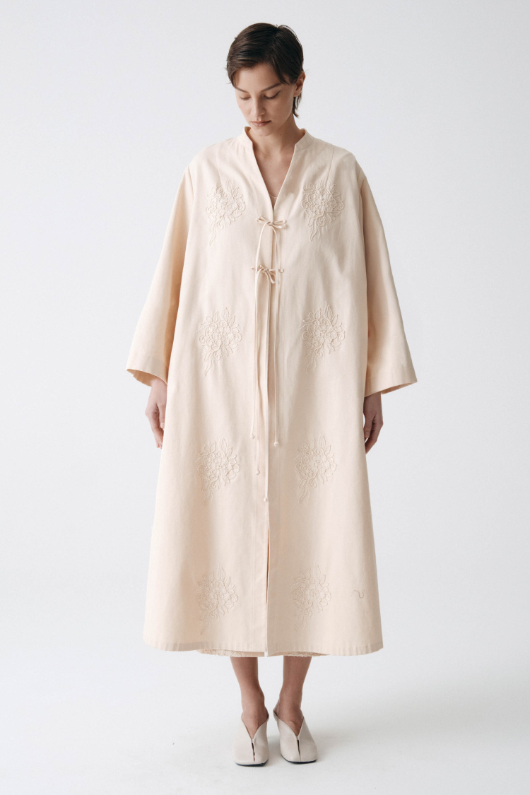 Жакет накидка с вышивкой