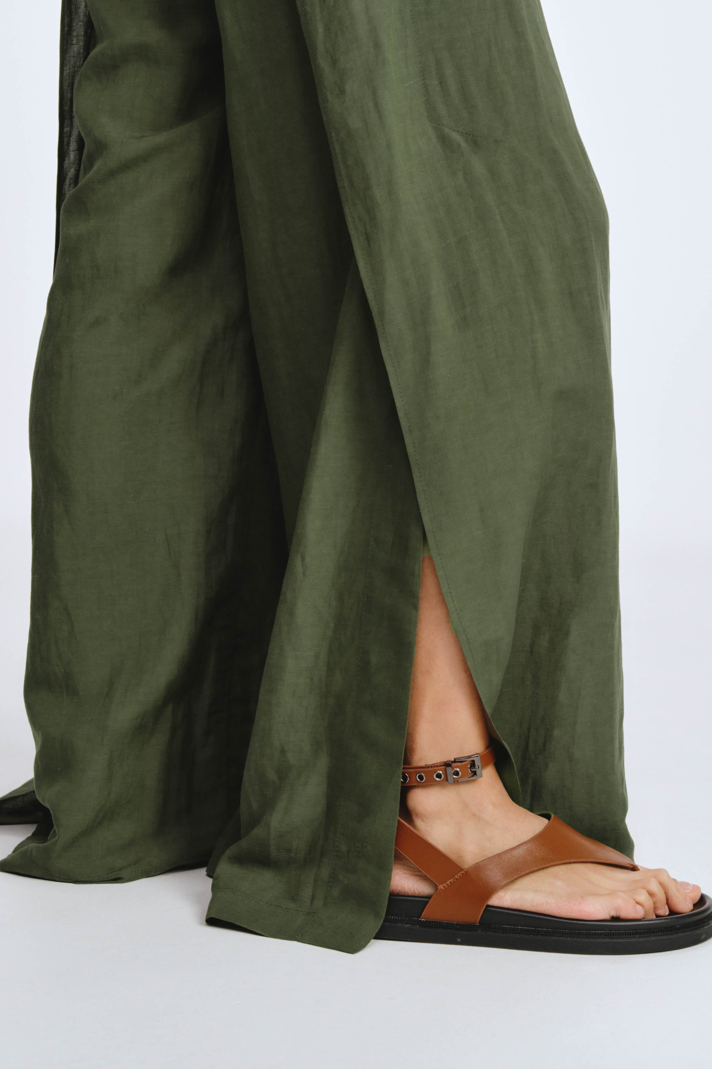 Брюки прямые с отлетными деталями, тонкий лен  от Lesel (Лесель)! Заказывайте по ✆ 8 (800) 777 02 37