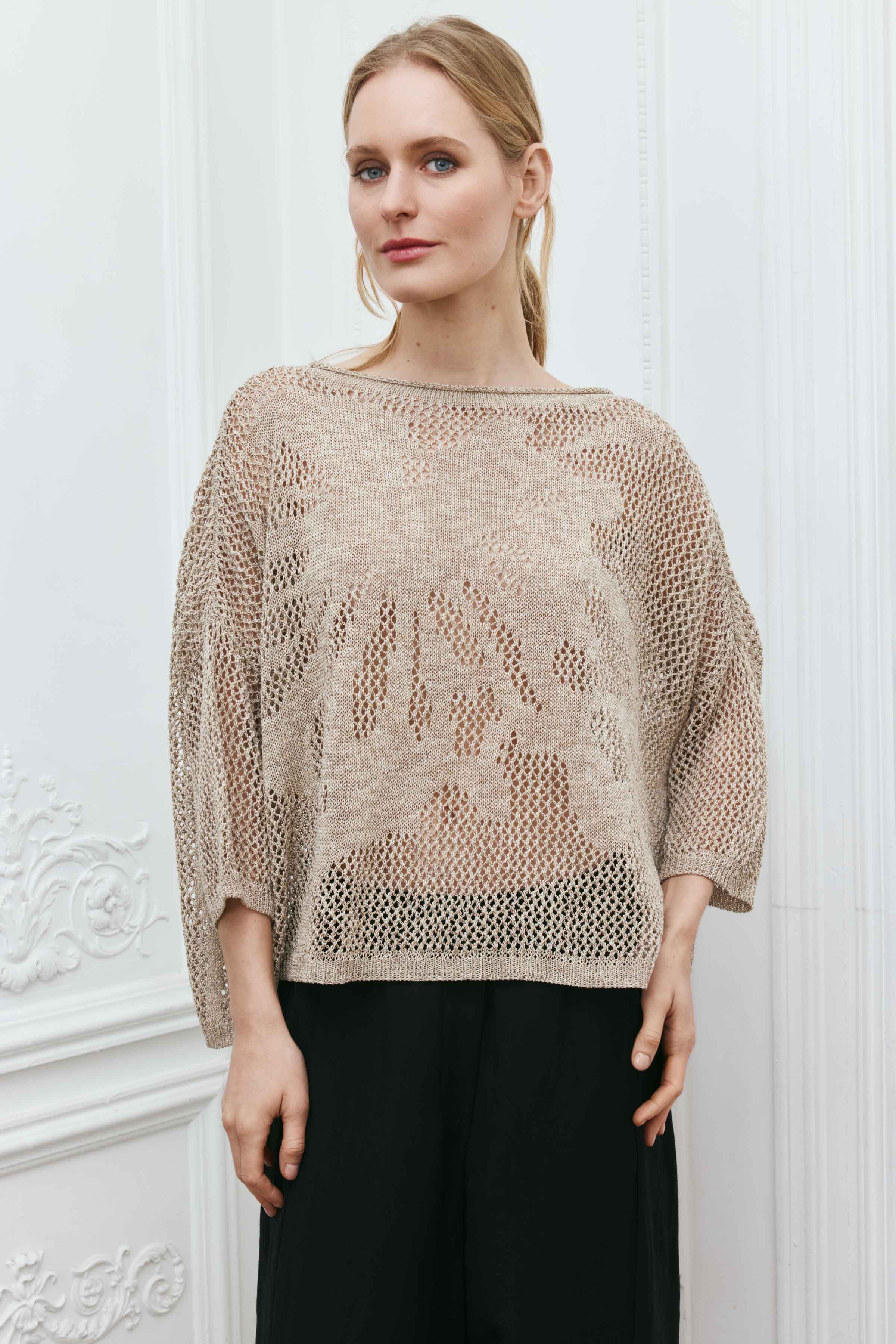 Джемпер Меланж с цветком блеск 02 Песок (sable), 06 Суфле (souffle) от Lesel (Лесель)! Заказывайте по ✆ 8 (800) 777 02 37