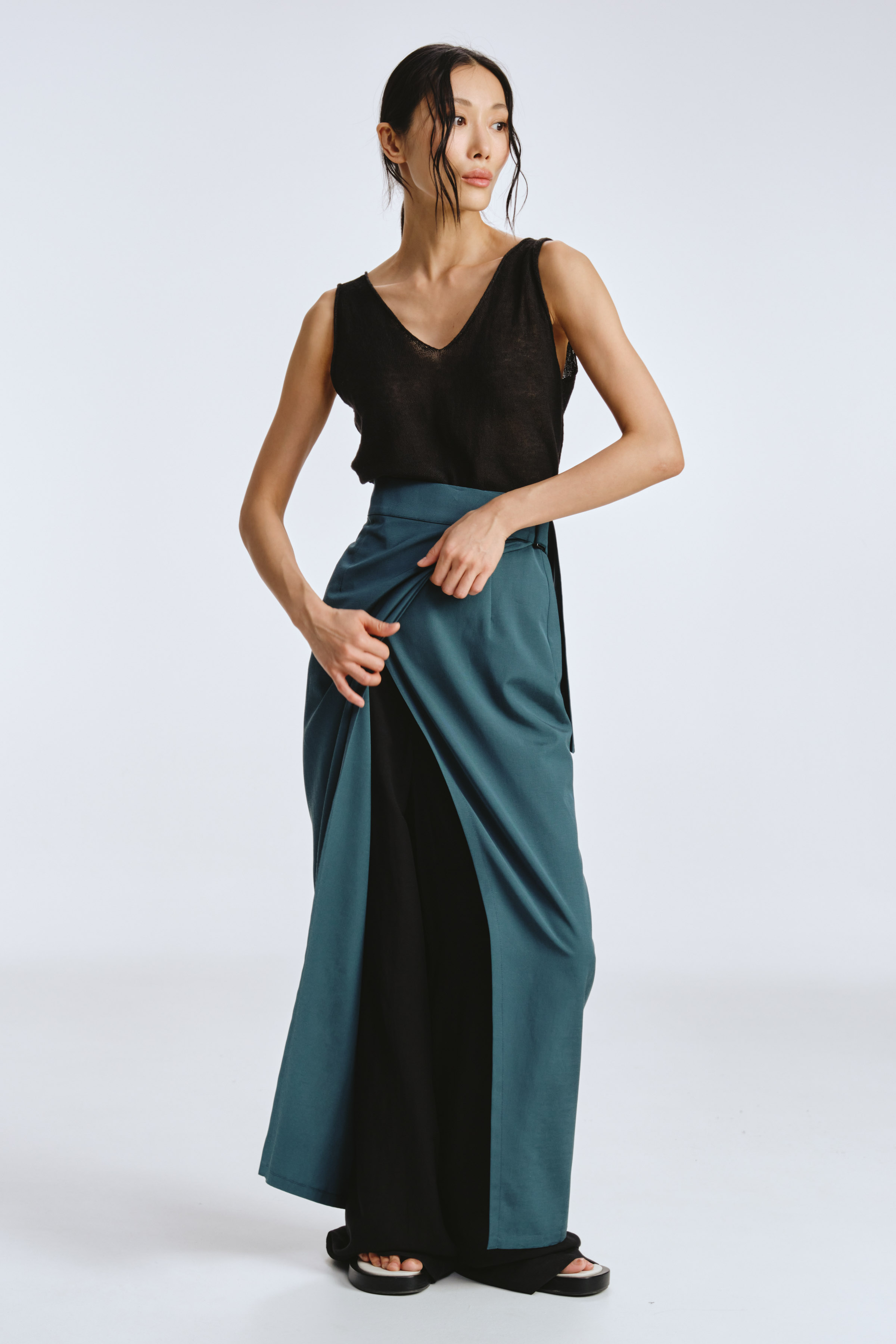 Юбка прямая, запах с пряжкой