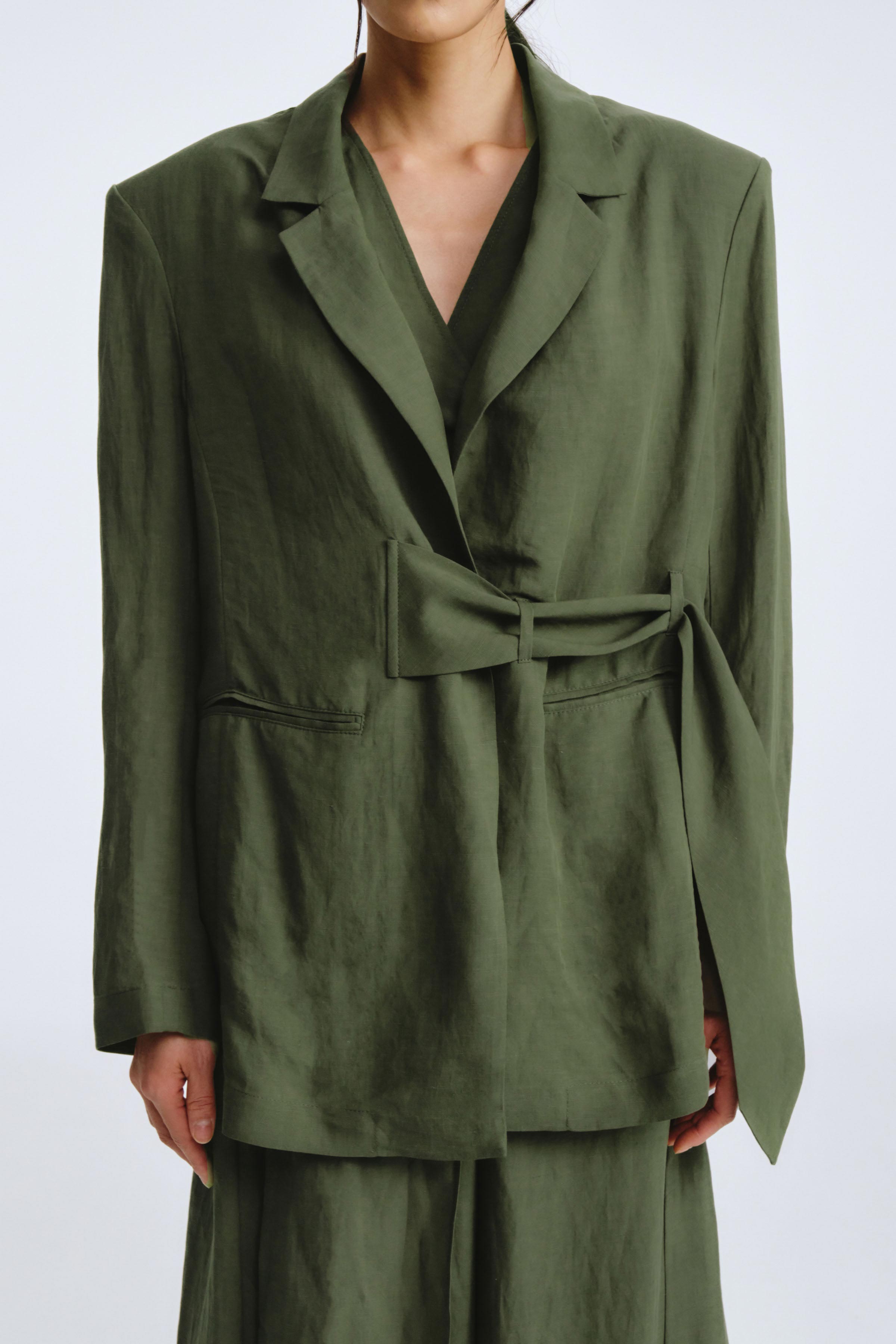 Жакет прямой, с хлястиком, тонкий лен 60 Лесная чаща (foret dense) от Lesel (Лесель)! Заказывайте по ✆ 8 (800) 777 02 37