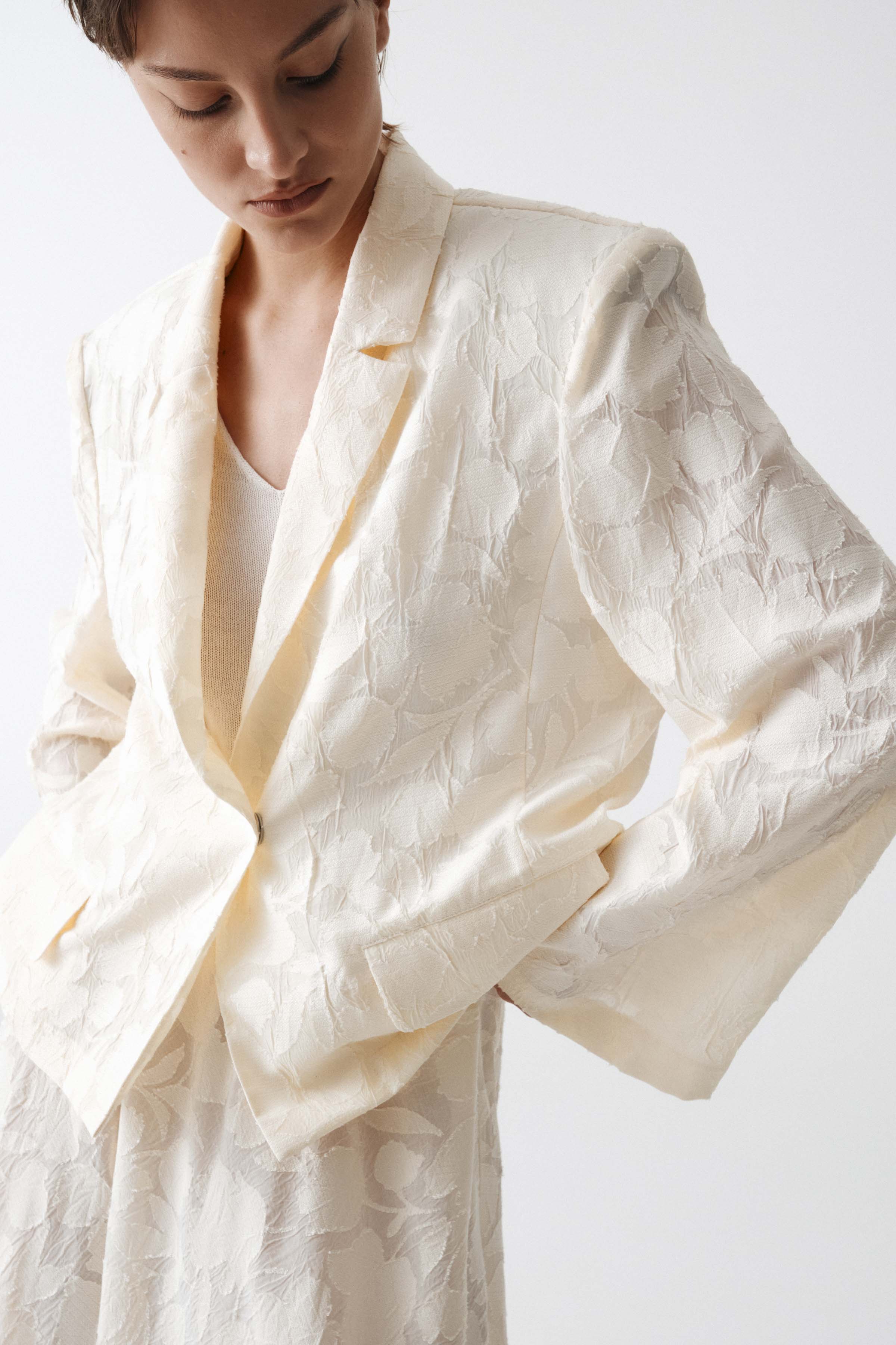 Жакет Прозрачные цветы  от Lesel (Лесель)! Заказывайте по ✆ 8 (800) 777 02 37