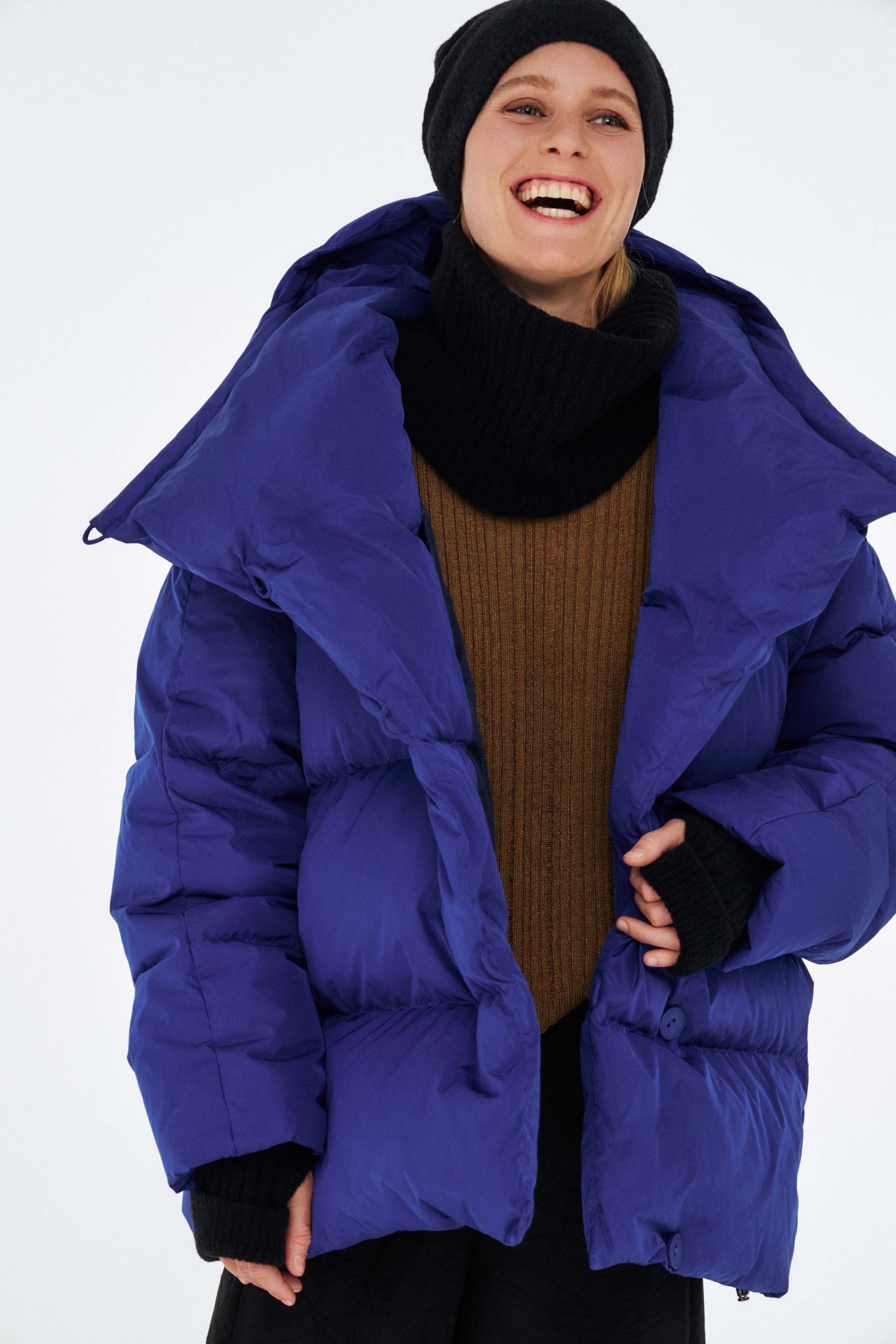 Снуд резинка 63 Ментол (menthol), 44 Облако (nuage), 04 Бежевый (beige), 11 Антрацит (anthracite), 76 Золотой дуб (chene dore), 15 Серый меланж (melange gris), 67 Сапфир (saphir), 09 Беж-меланж (melange beige), 54 Янтарь (ambre), 00 Черный (noir) от Lesel (Лесель)! Заказывайте по ✆ 8 (800) 777 02 37