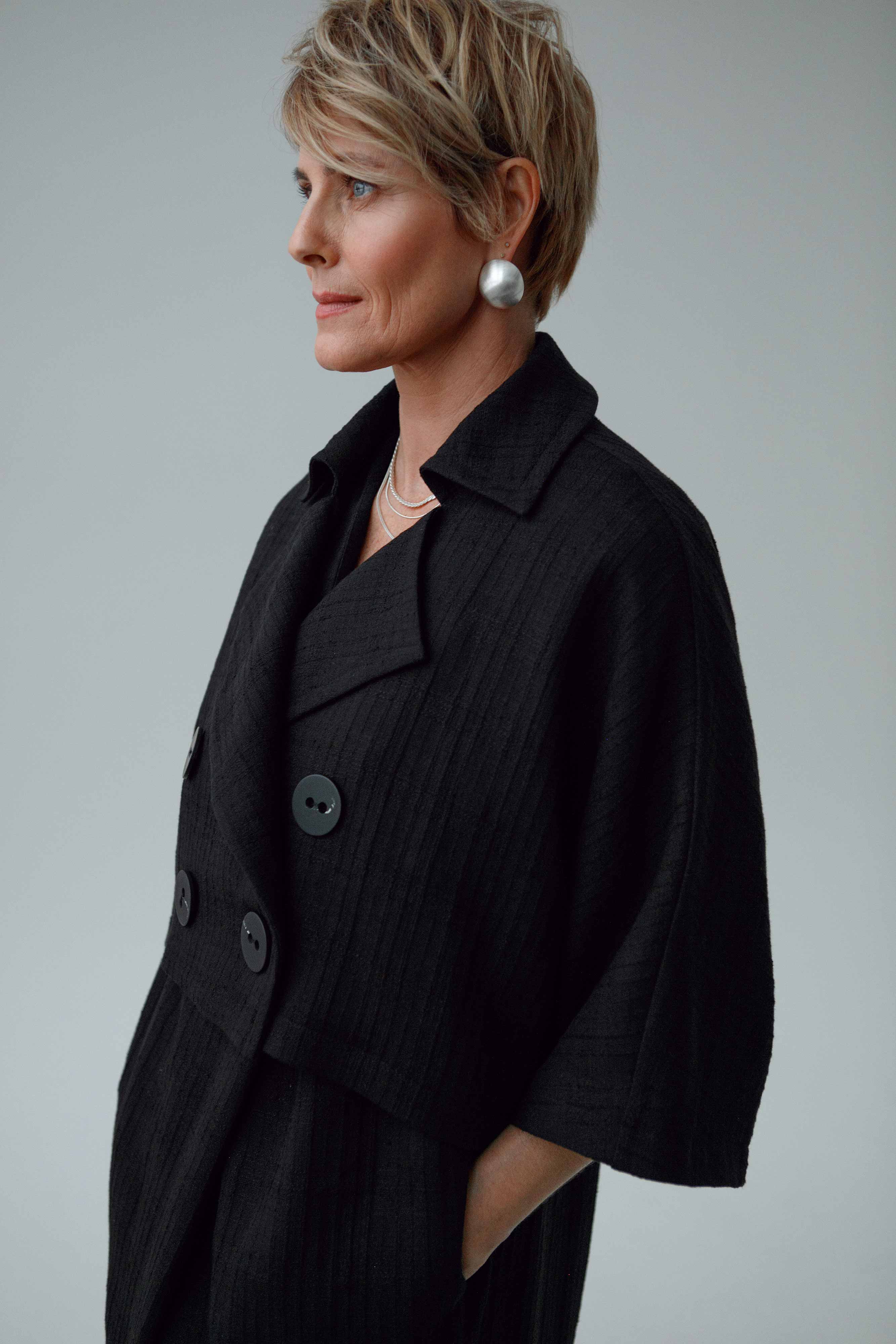 Жакет Пончо короткое, мягкий лён 00 Черный (noir) от Lesel (Лесель)! Заказывайте по ✆ 8 (800) 777 02 37