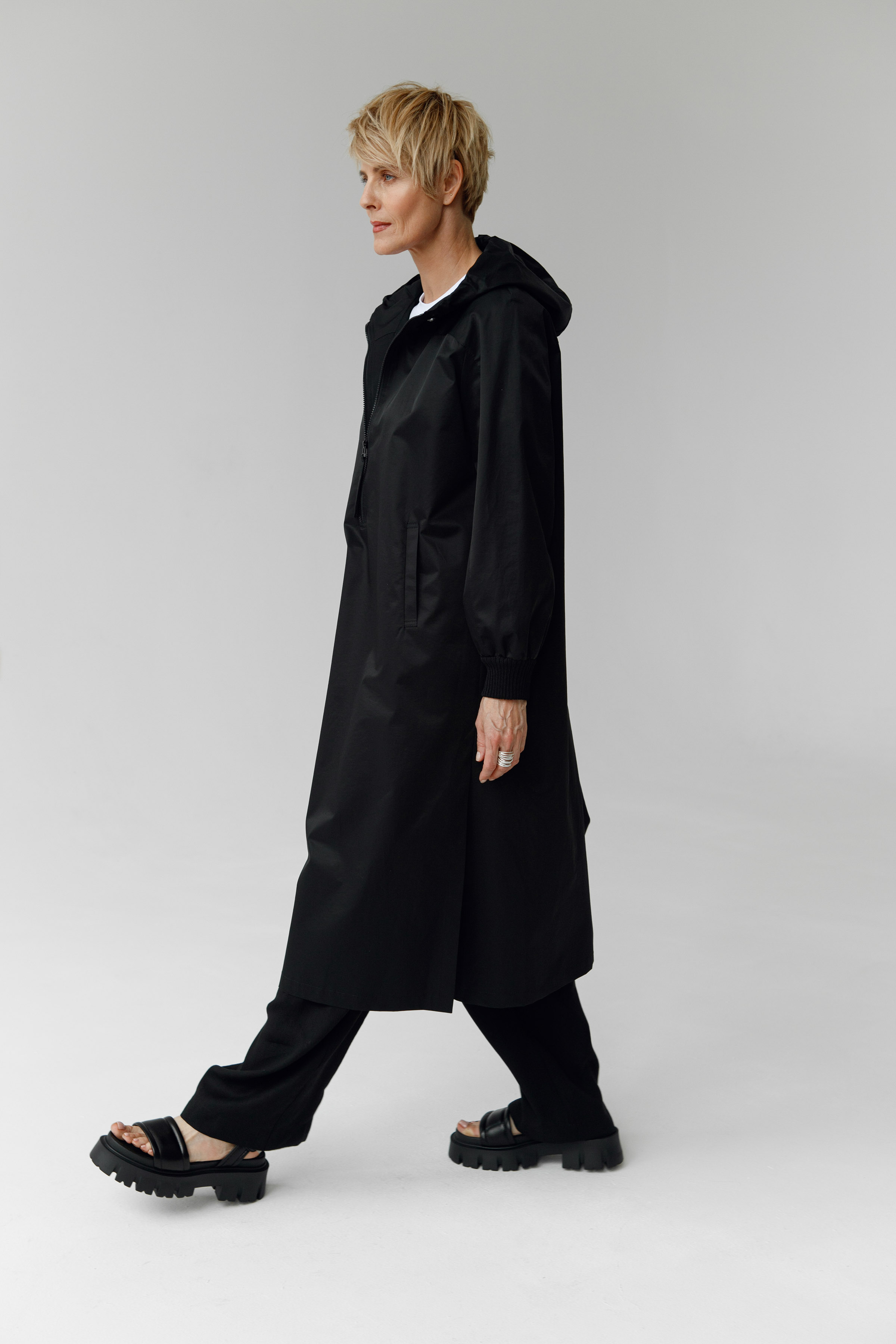 Платье С капюшоном, Аутдор 00 Черный (noir) от Lesel (Лесель)! Заказывайте по ✆ 8 (800) 777 02 37