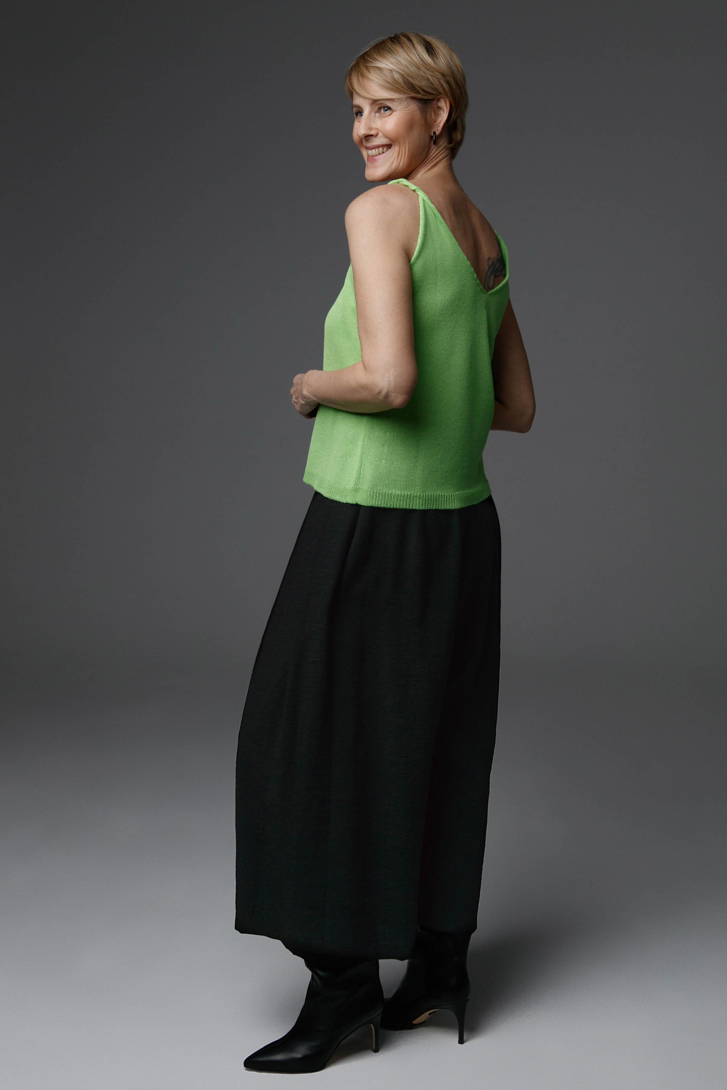 Топ с перекрученными бретелями 59 Яркий лайм (citron vert vif) от Lesel (Лесель)! Заказывайте по ✆ 8 (800) 777 02 37