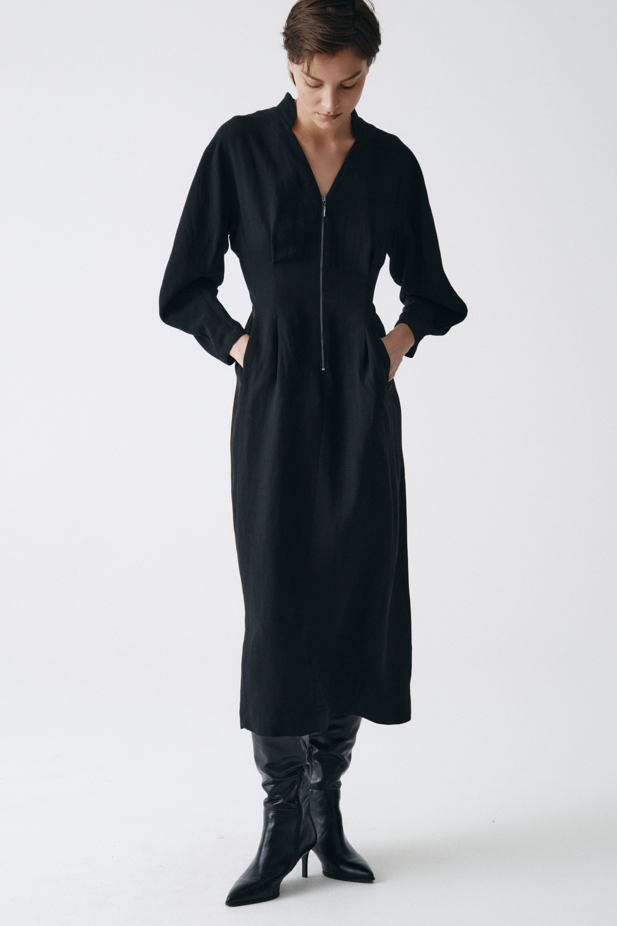 Платье песочные часы с овальными рукавами и шнуровкой  от Lesel (Лесель)! Заказывайте по ✆ 8 (800) 777 02 37