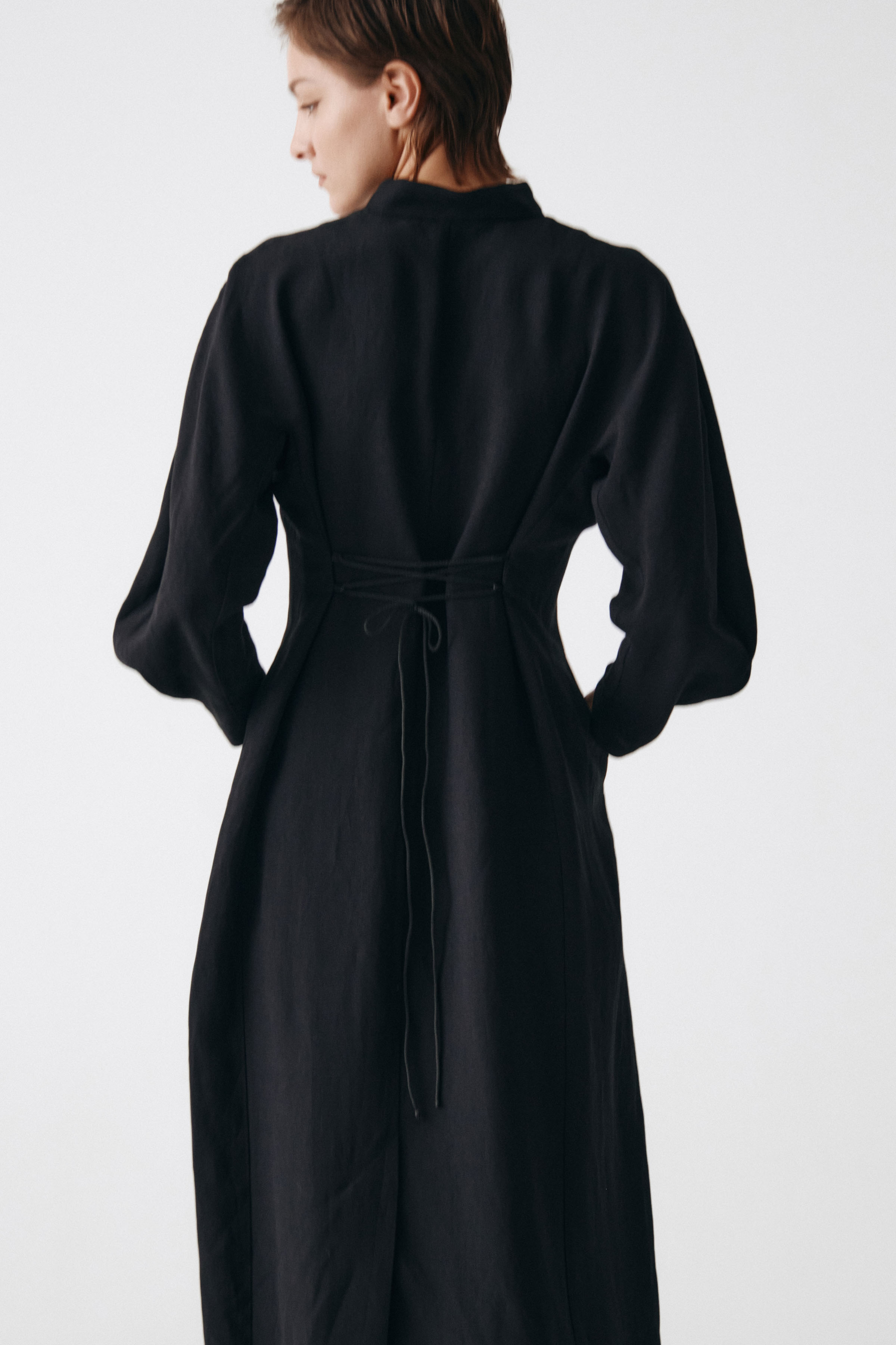 Платье песочные часы с овальными рукавами и шнуровкой  от Lesel (Лесель)! Заказывайте по ✆ 8 (800) 777 02 37