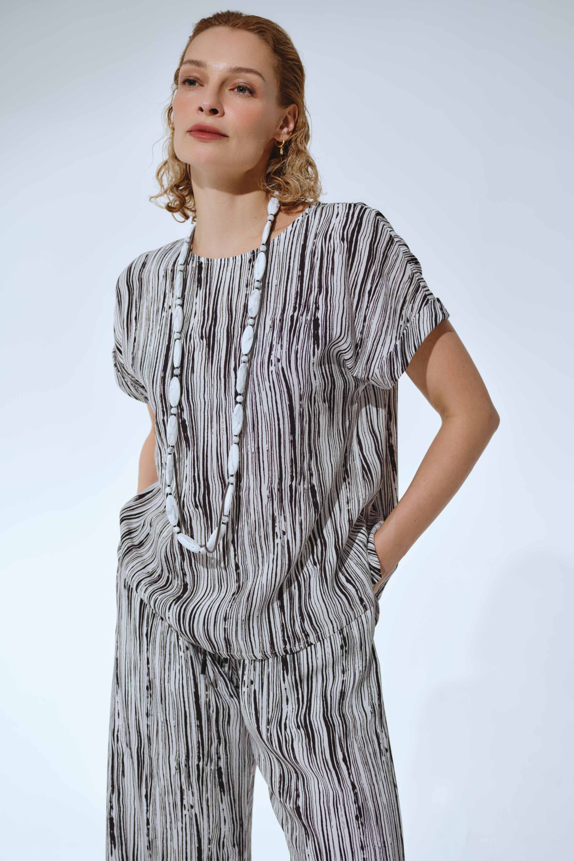 Блуза Короткая, штрихи  от Lesel (Лесель)! Заказывайте по ✆ 8 (800) 777 02 37