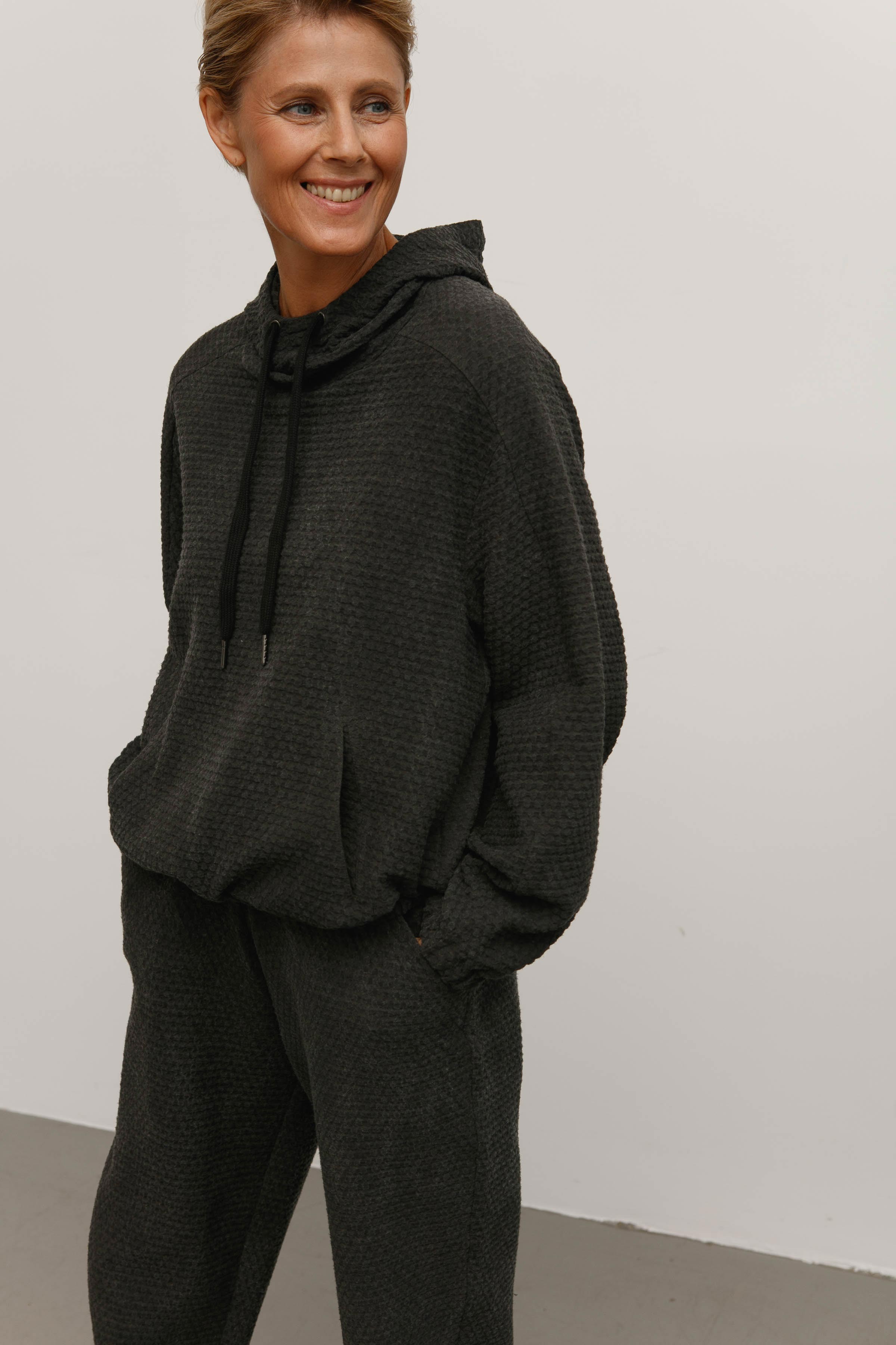 Брюки Соты-спорт 2 01 Мел (craie), 00 Черный (noir) от Lesel (Лесель)! Заказывайте по ✆ 8 (800) 777 02 37