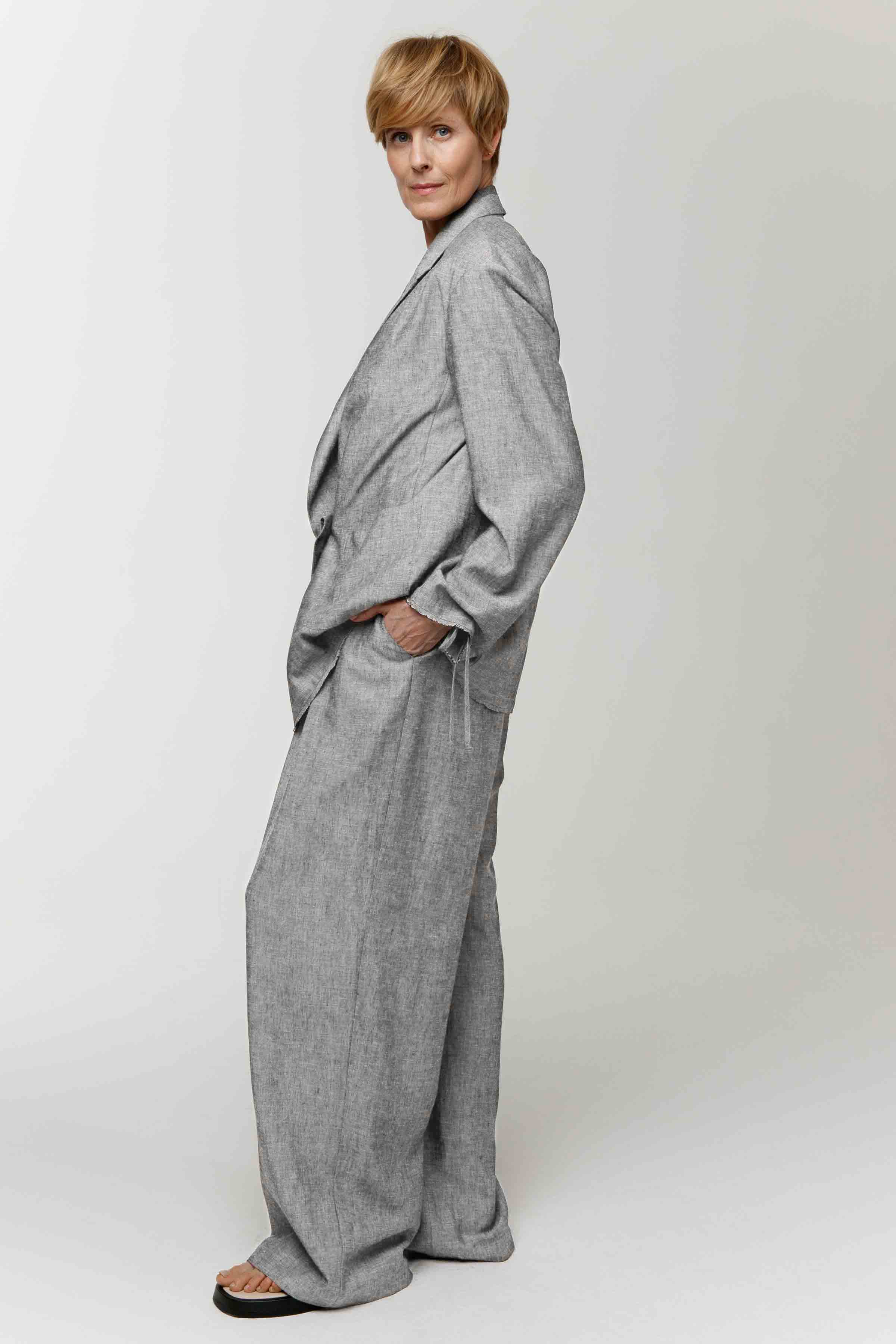 Брюки прямые со складками, лён  от Lesel (Лесель)! Заказывайте по ✆ 8 (800) 777 02 37