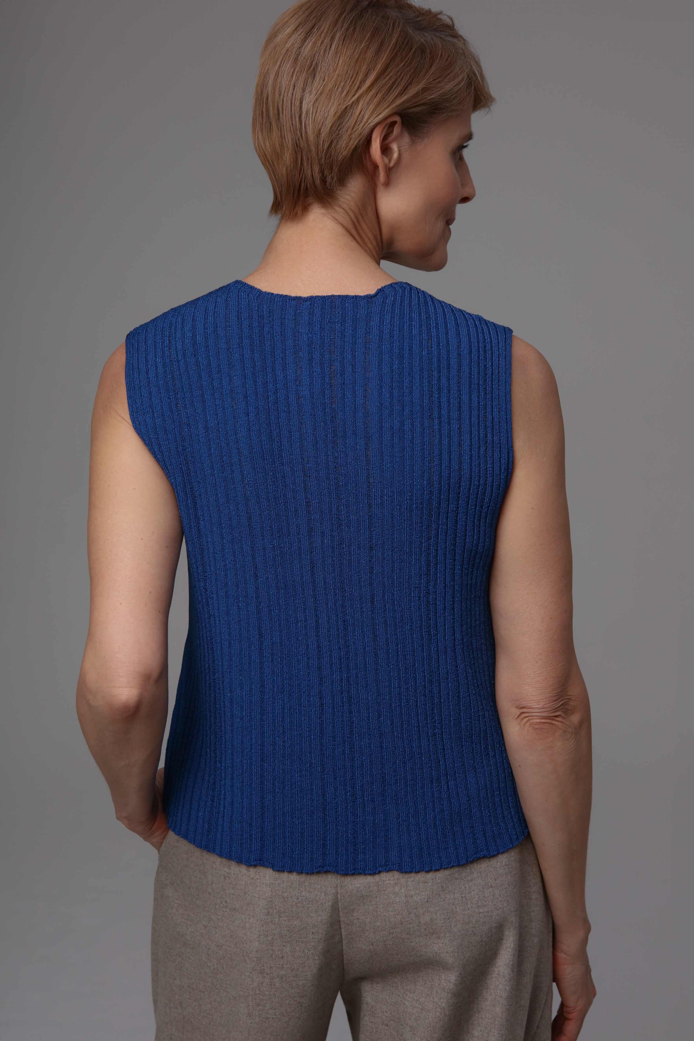 Топ Безрукавка Ластичная 36 Электрик (electrique) от Lesel (Лесель)! Заказывайте по ✆ 8 (800) 777 02 37