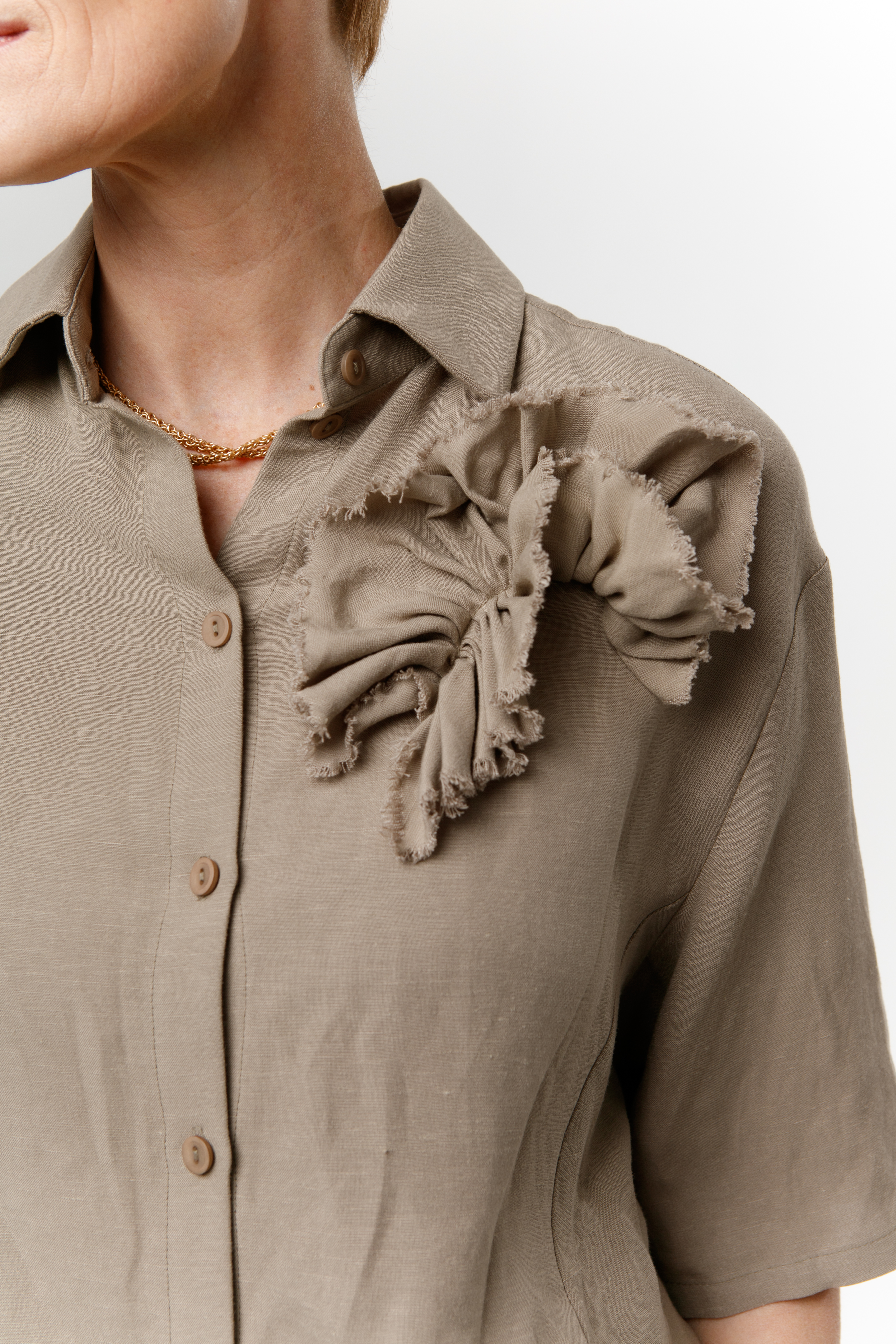 Блуза с длинной спинкой и декором, мягкий лён  от Lesel (Лесель)! Заказывайте по ✆ 8 (800) 777 02 37