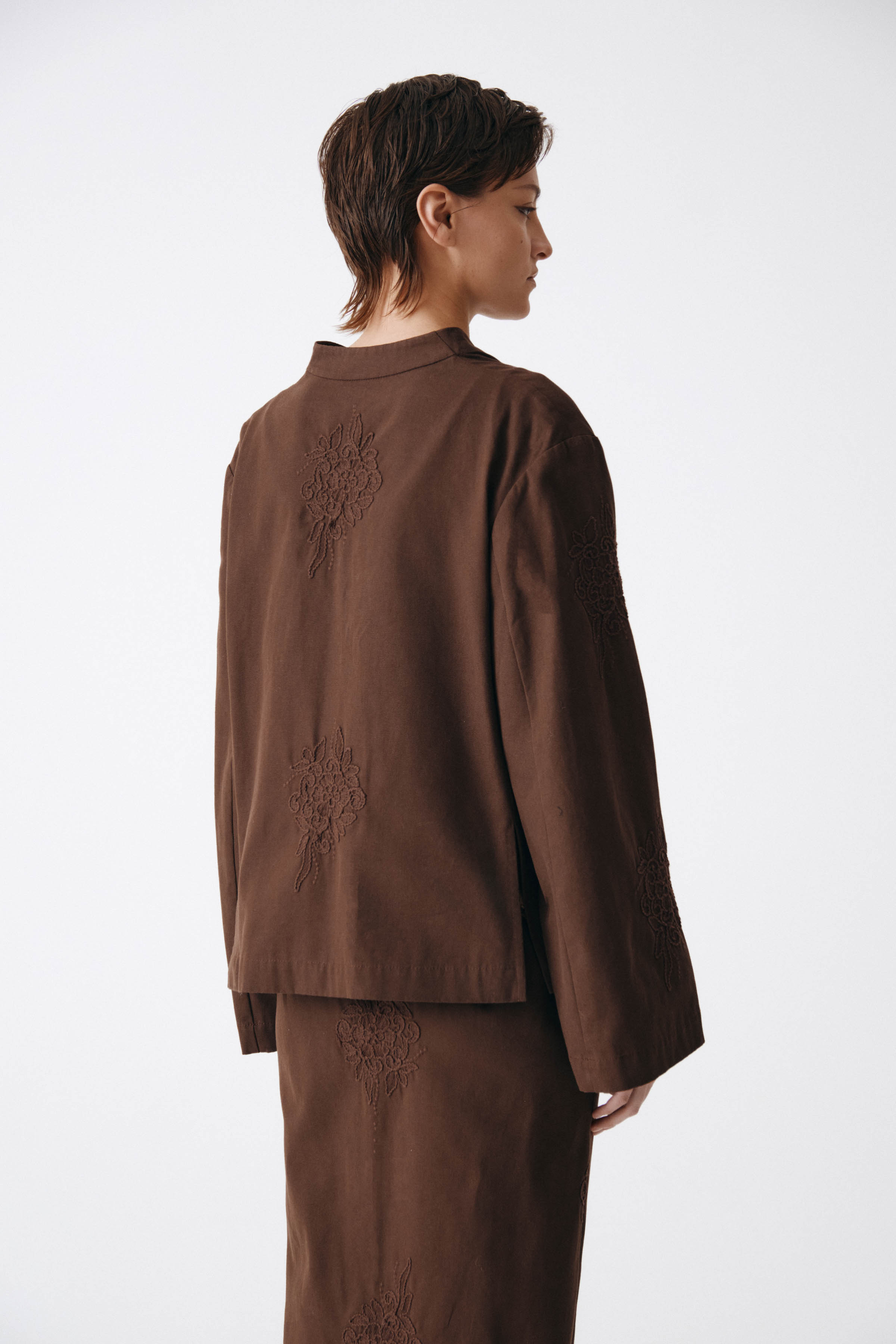 Жакет накидка с вышивкой, короткий  от Lesel (Лесель)! Заказывайте по ✆ 8 (800) 777 02 37