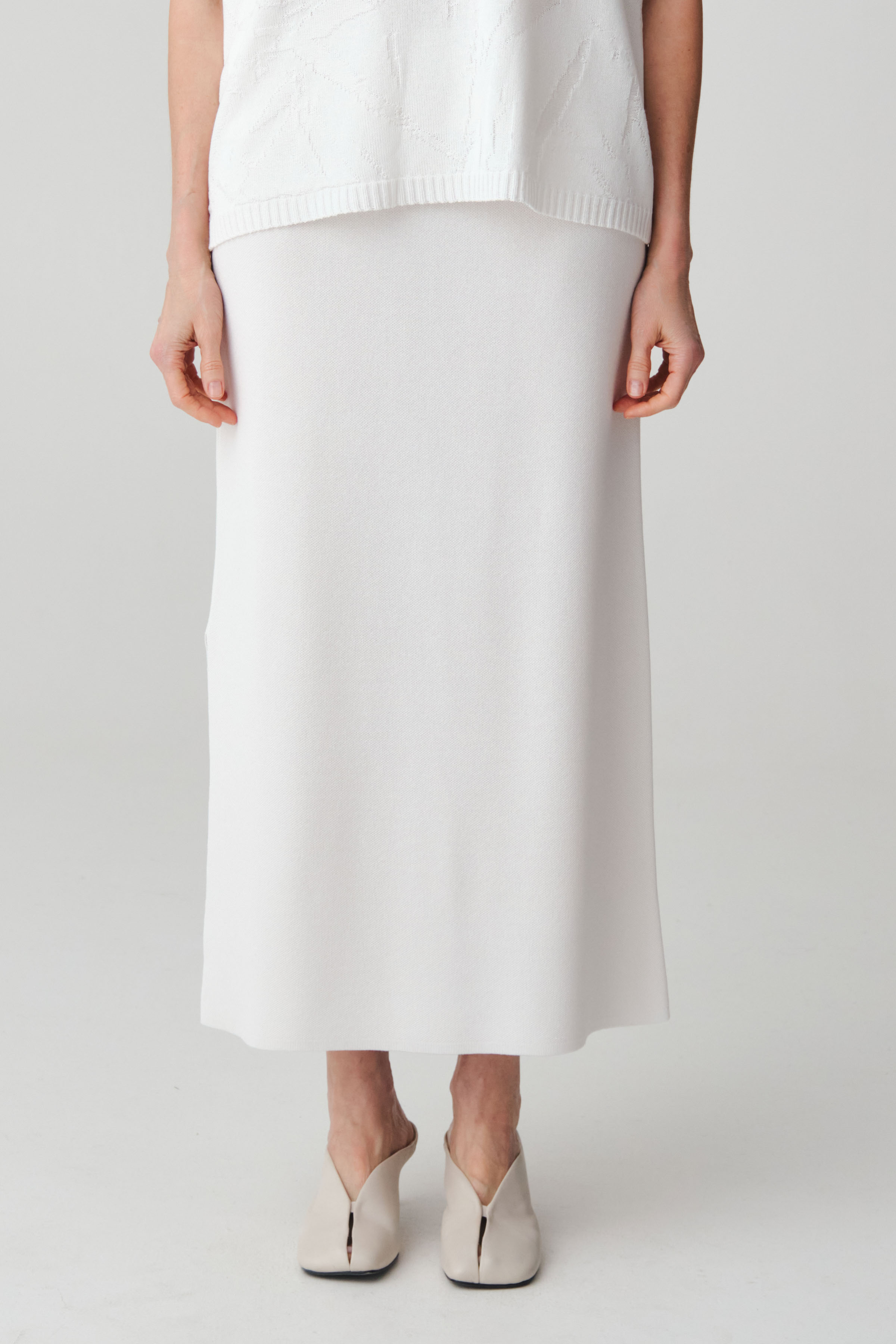 Юбка с разрезом гладкая