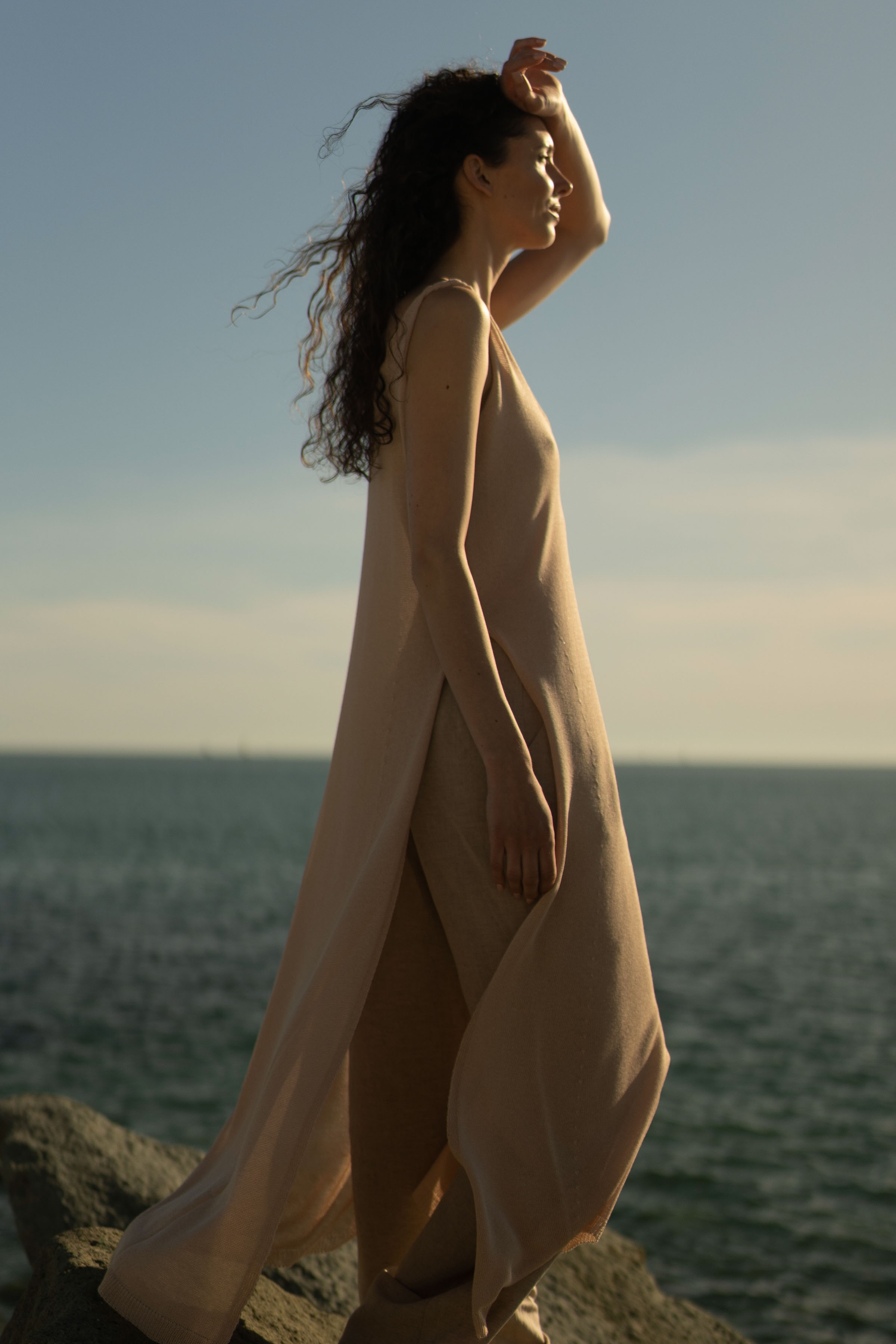 Платье длинное с разрезом 09 Крем-брюле (creme-brjule) от Lesel (Лесель)! Заказывайте по ✆ 8 (800) 777 02 37