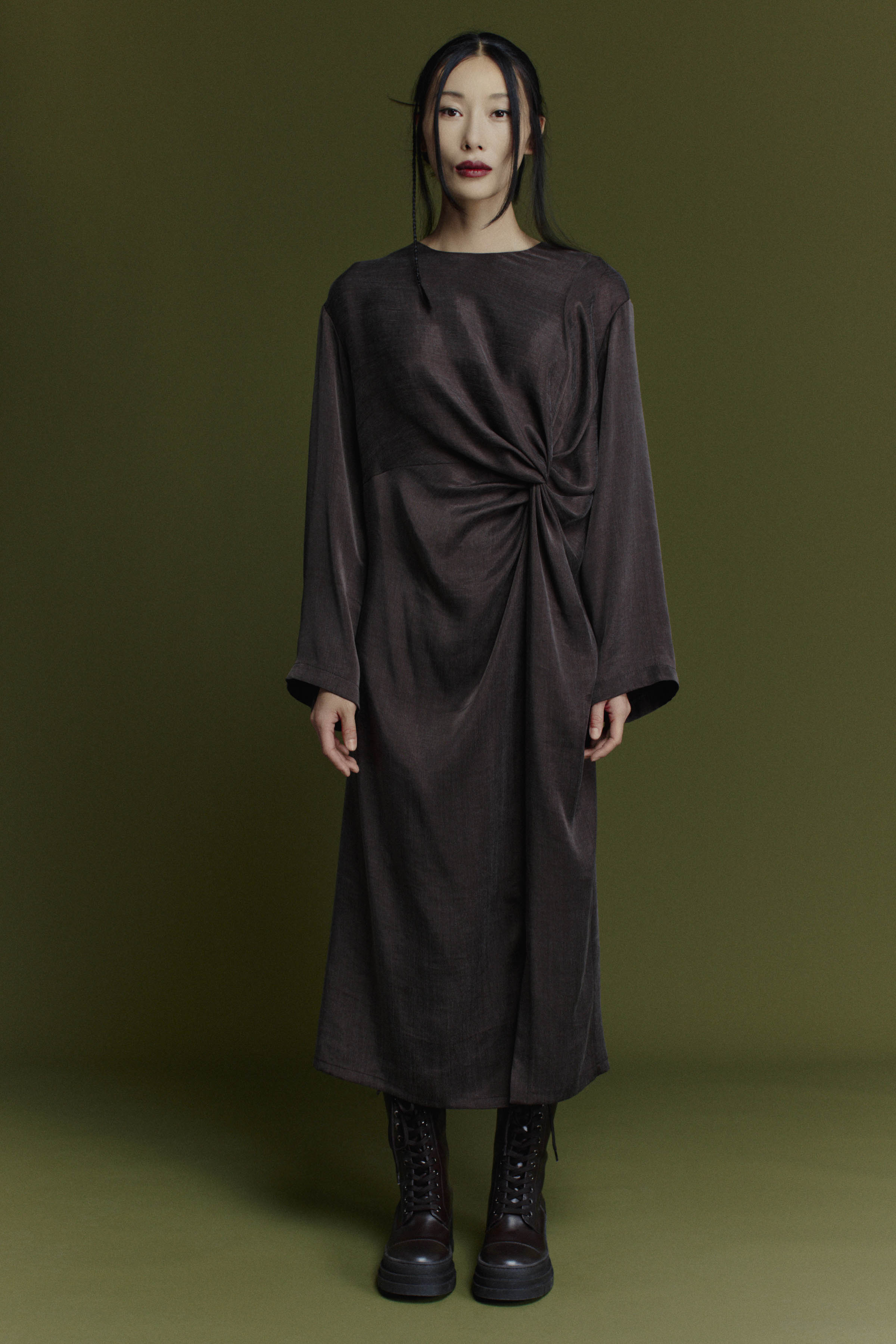 Платье со сложной драпировкой, вареный шелк 71 Мокко меланж (melange mocco) от Lesel (Лесель)! Заказывайте по ✆ 8 (800) 777 02 37