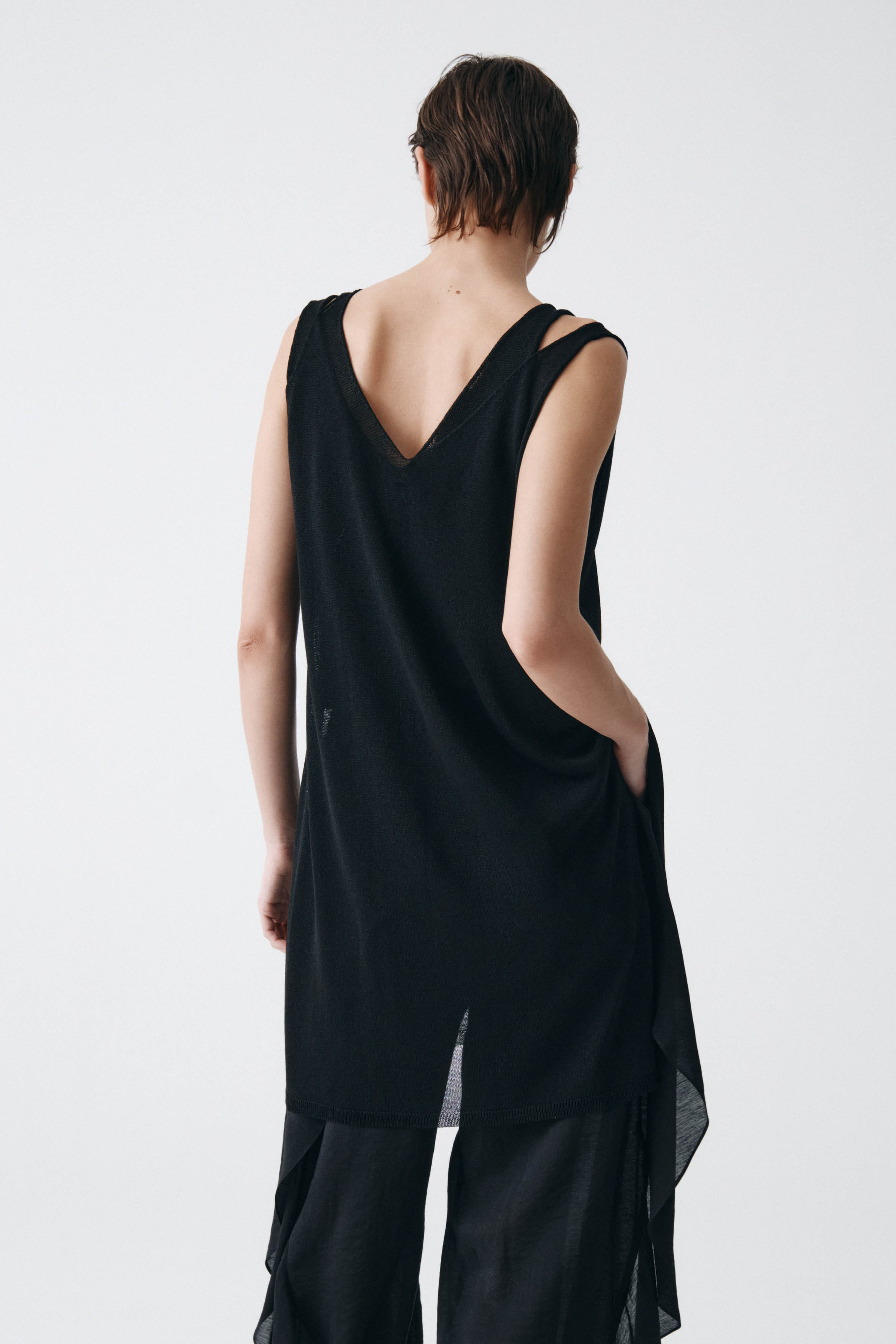 Топ туника на бретелях с разрезом