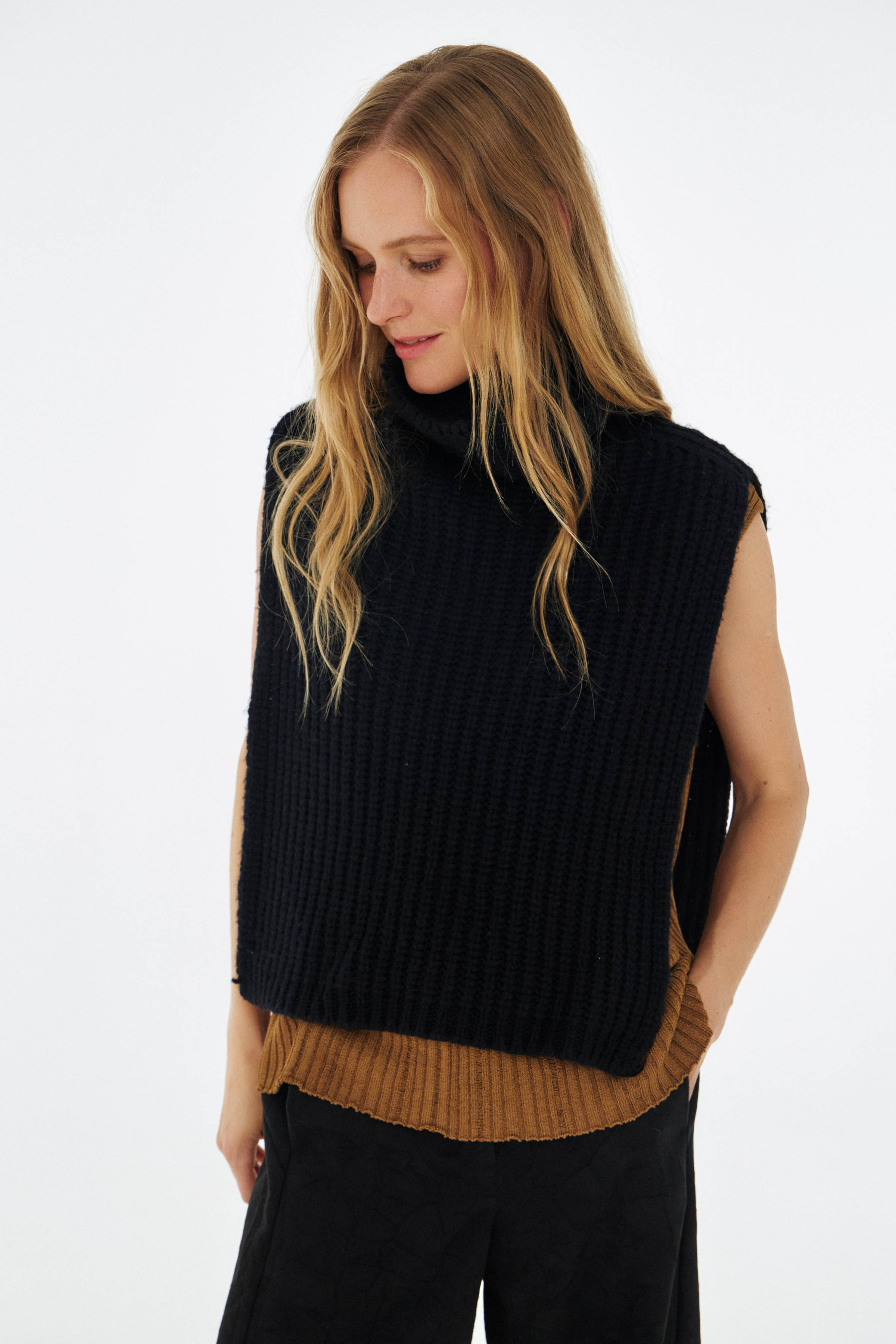 Снуд манишка 00 Черный (noir), 06 Суфле (souffle) от Lesel (Лесель)! Заказывайте по ✆ 8 (800) 777 02 37