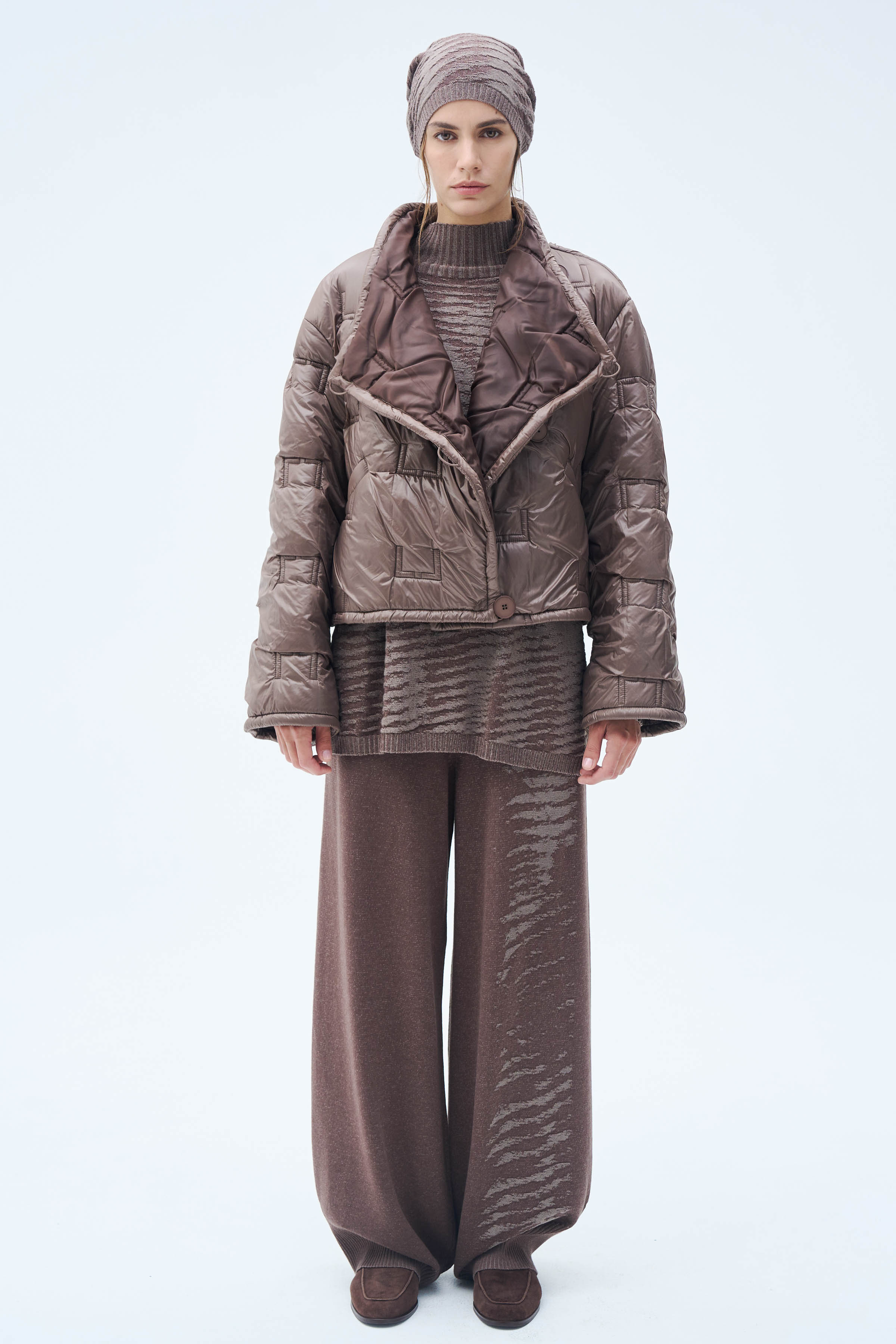 Куртка стежка лого, короткая 74 Тень (ombre), 00 Черный (noir) от Lesel (Лесель)! Заказывайте по ✆ 8 (800) 777 02 37