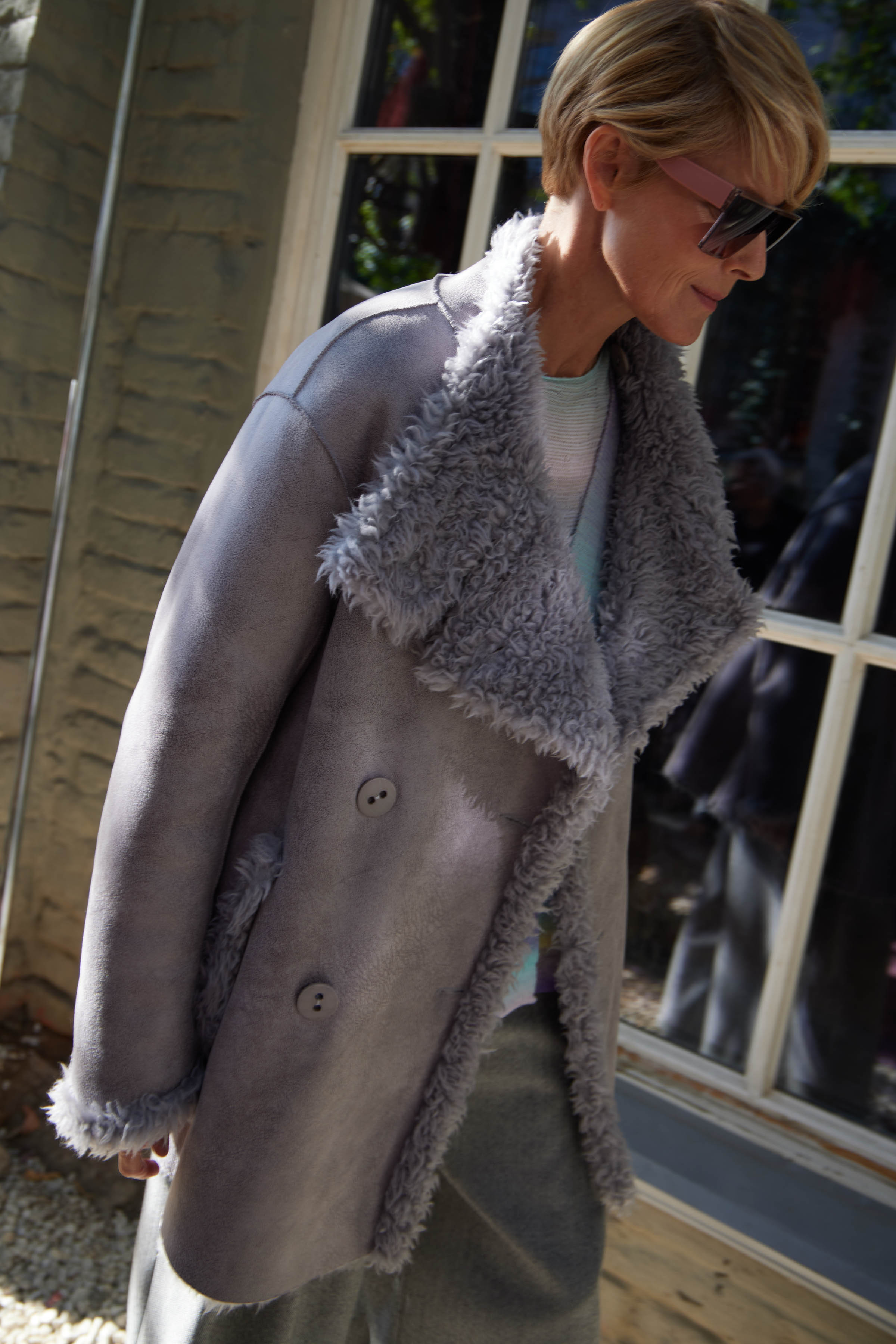 Пальто дубленка, с лацканами и воротником-стойкой средняя 10 Серый (grise) от Lesel (Лесель)! Заказывайте по ✆ 8 (800) 777 02 37