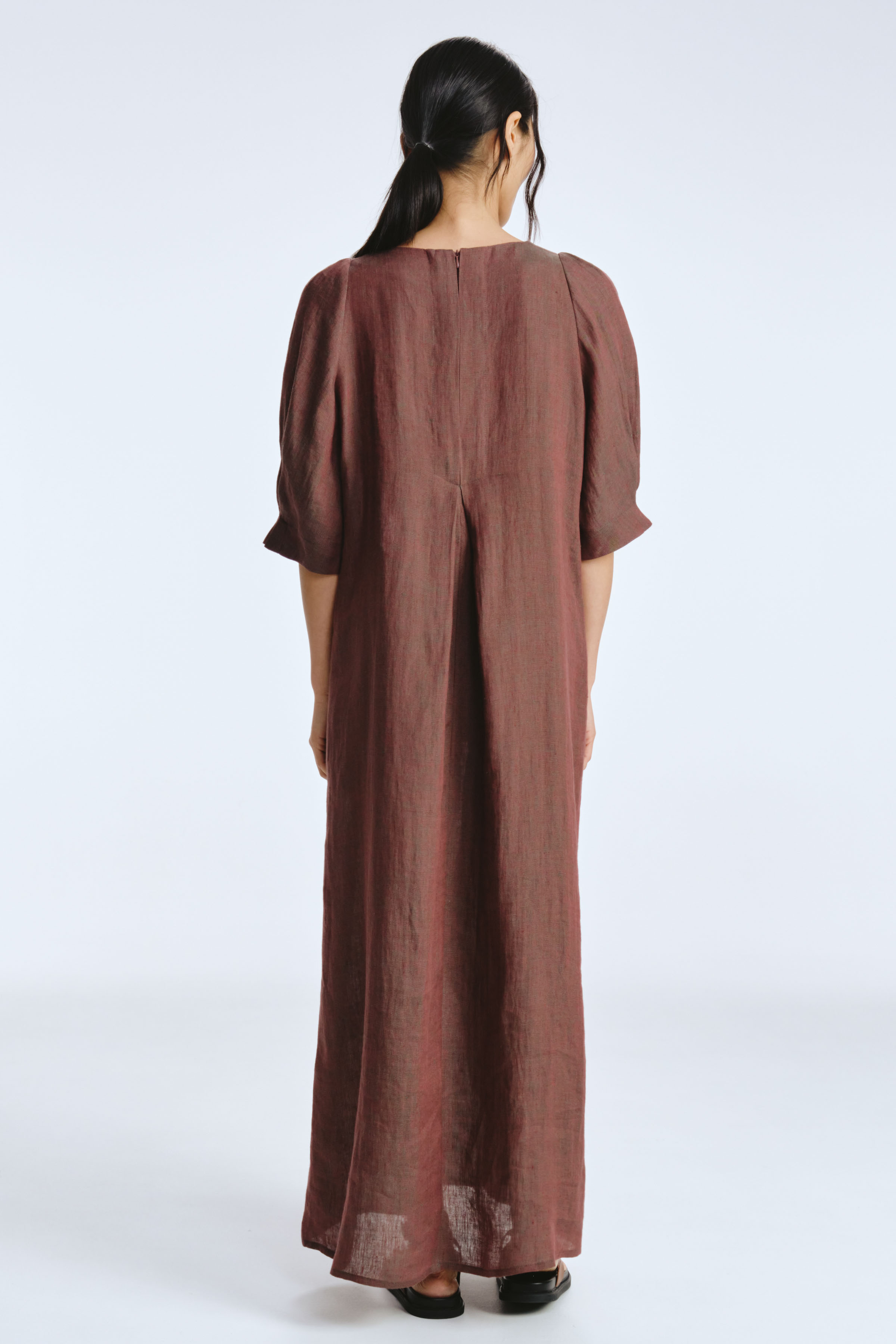 Платье с широкими защипами, лен 94 Темная медь (dark copper) от Lesel (Лесель)! Заказывайте по ✆ 8 (800) 777 02 37
