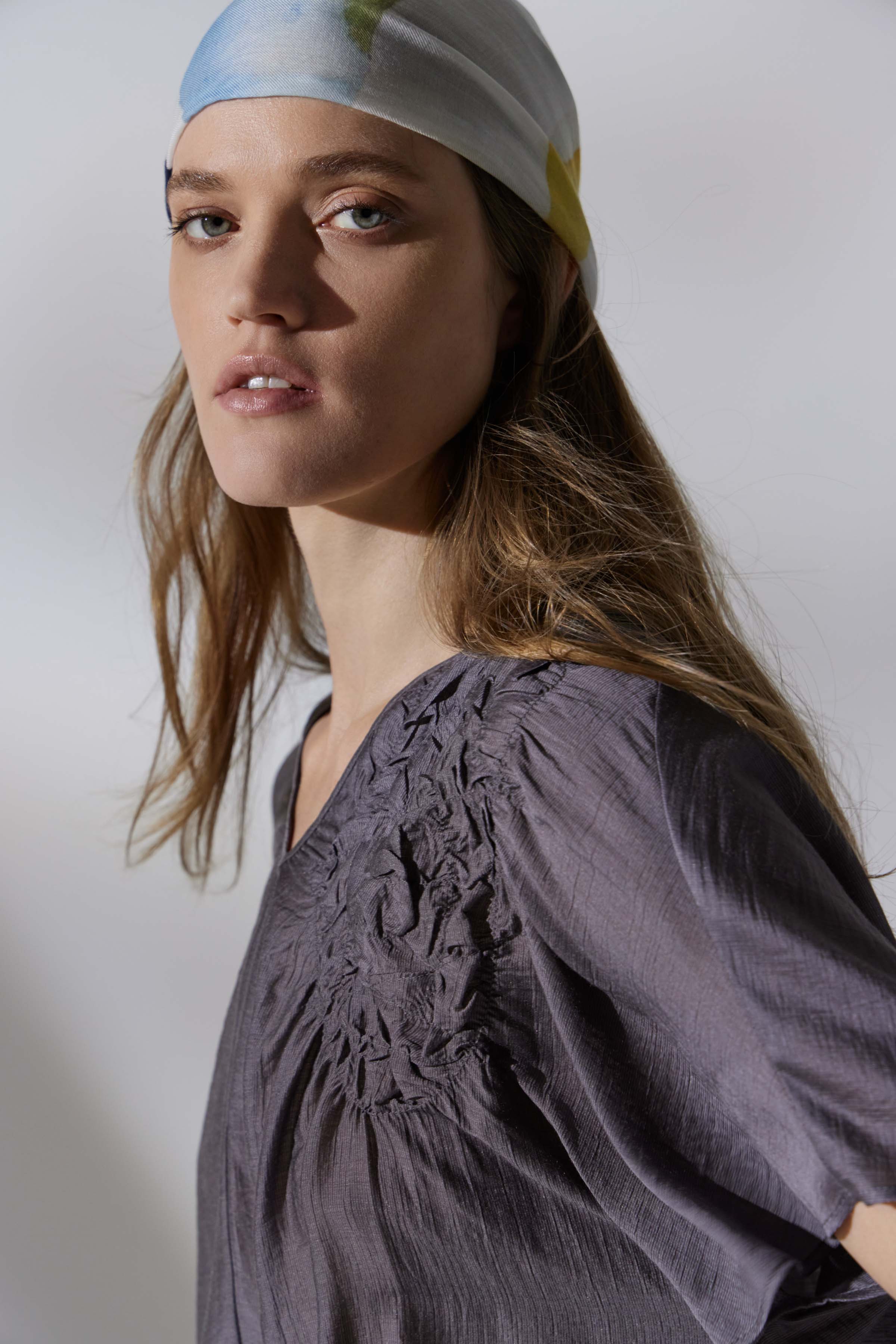 Блуза с декором, шёлк 38 Джинсовый (denim), 41 Розовый мрамор (marbre rose) от Lesel (Лесель)! Заказывайте по ✆ 8 (800) 777 02 37