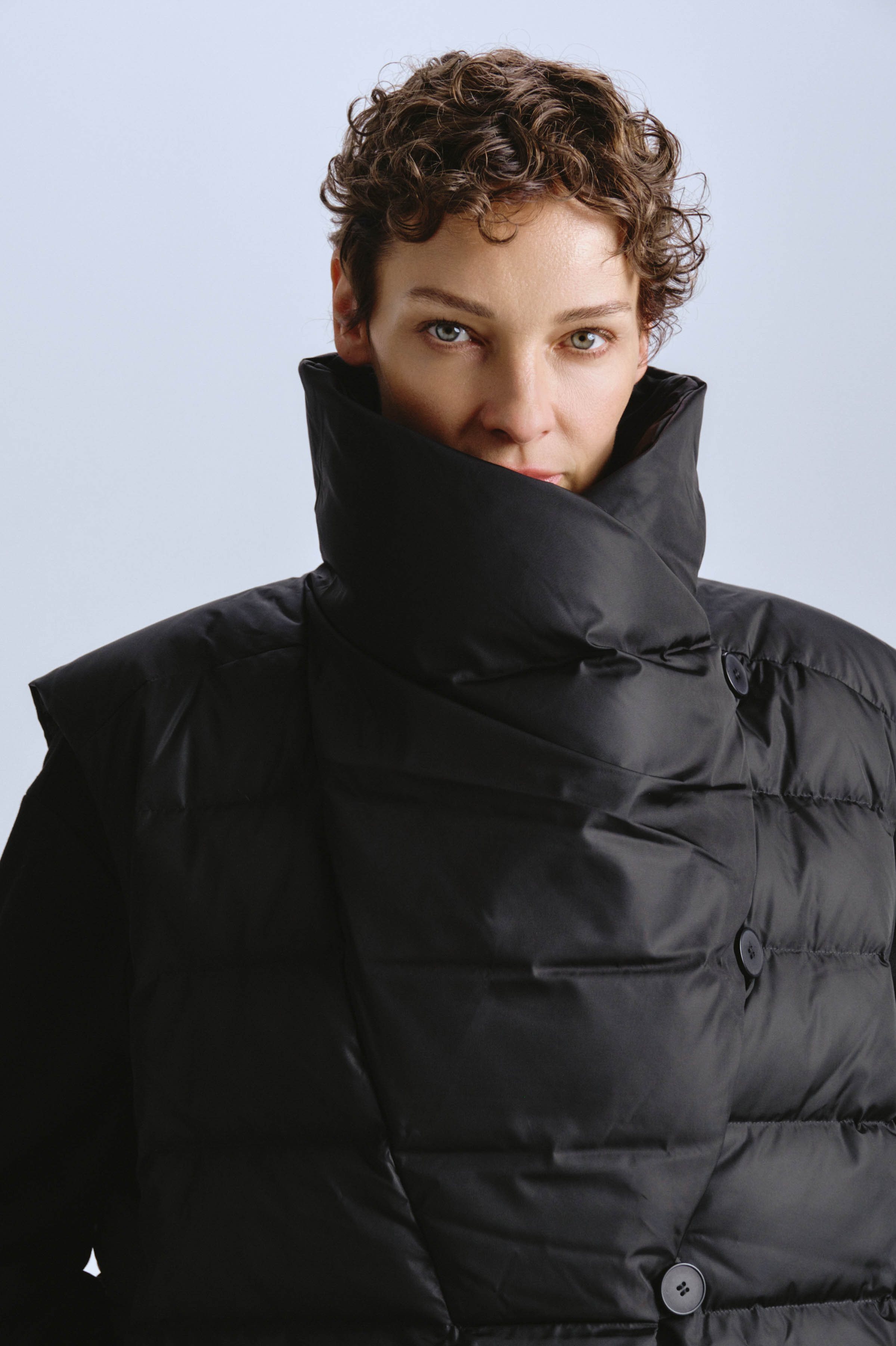 Жилет пуховый с навесными петлями