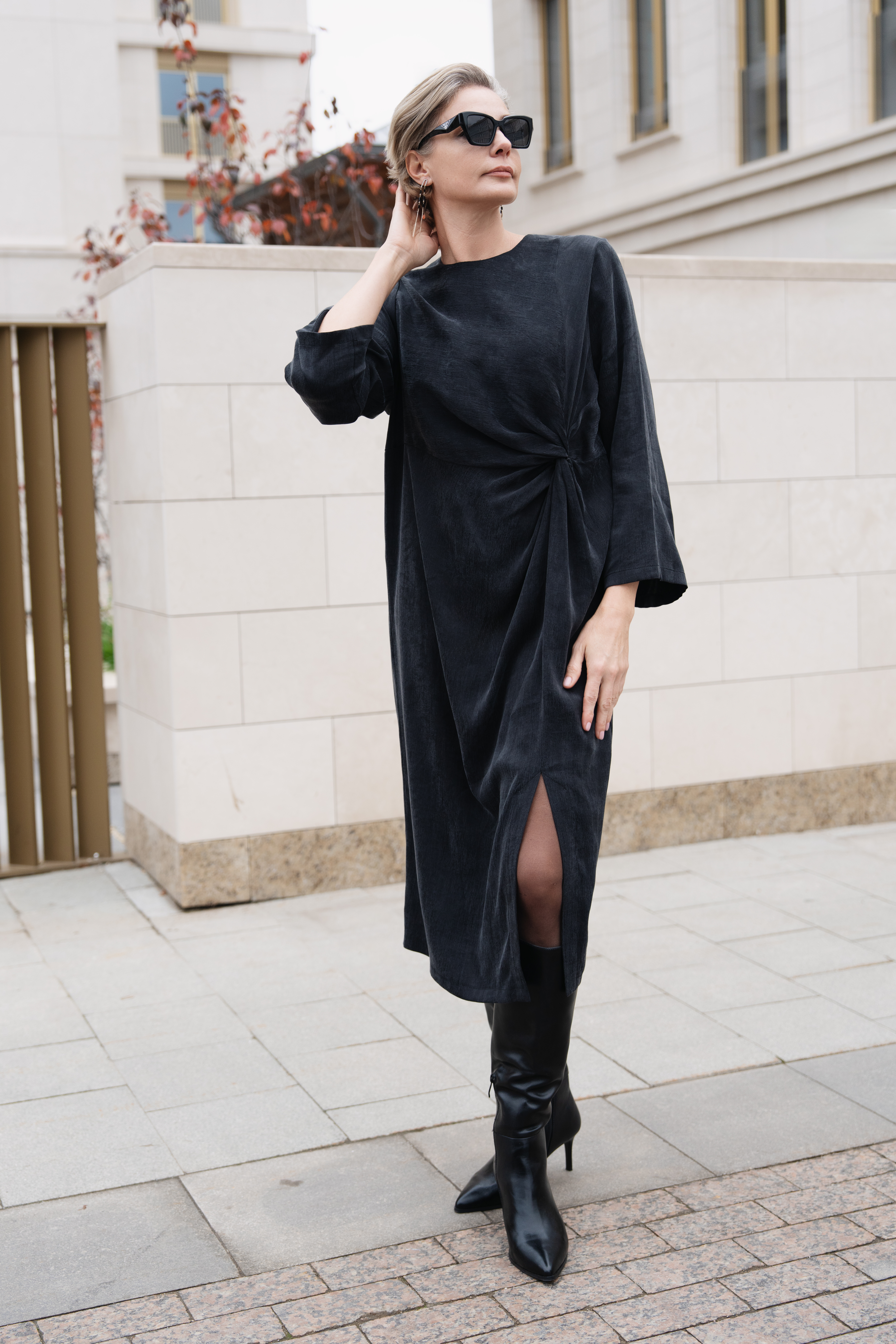 Платье со сложной драпировкой, вареный шелк 11 Антрацит (anthracite), 71 Мокко меланж (melange mocco) от Lesel (Лесель)! Заказывайте по ✆ 8 (800) 777 02 37