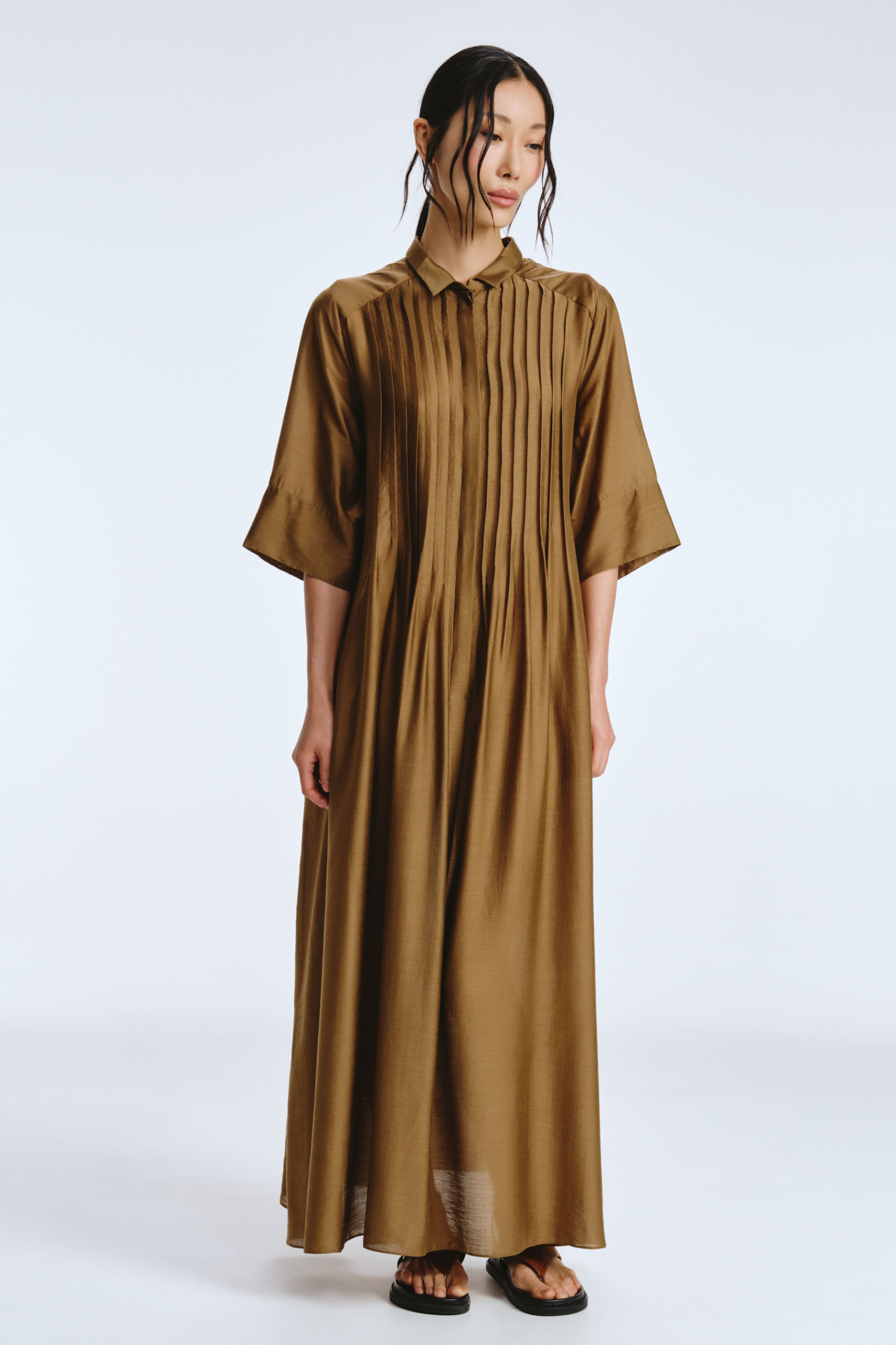 Платье рубашка с защипами 86 Бронза (bronze), 24 Кармин (carmine), 00 Черный (noir), 27 Вишня (cherry), 11 Антрацит (anthracite), 78 Полутень (penombre) от Lesel (Лесель)! Заказывайте по ✆ 8 (800) 777 02 37