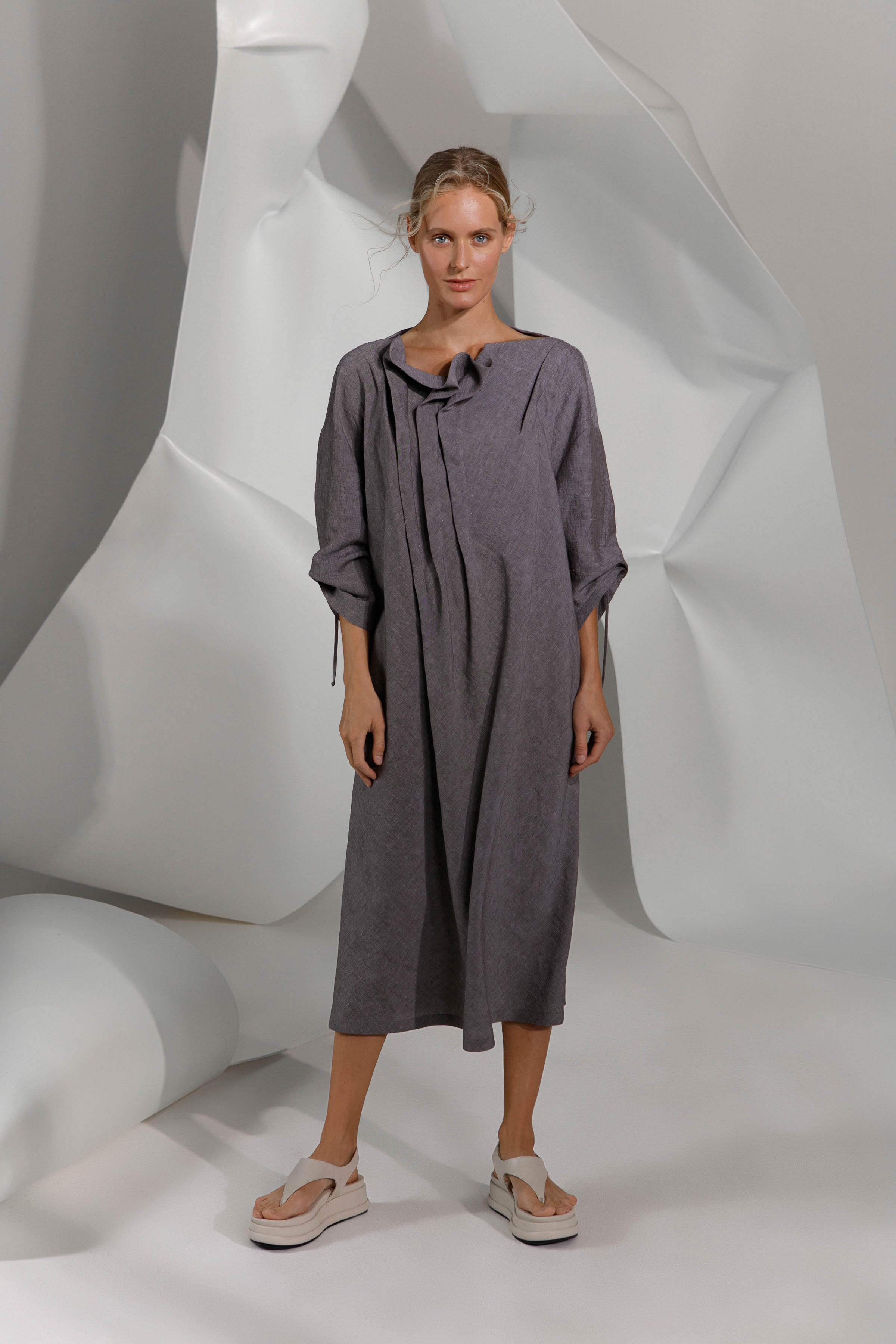 Платье с асимметричными складками, лён 15 Серый меланж (melange gris) от Lesel (Лесель)! Заказывайте по ✆ 8 (800) 777 02 37