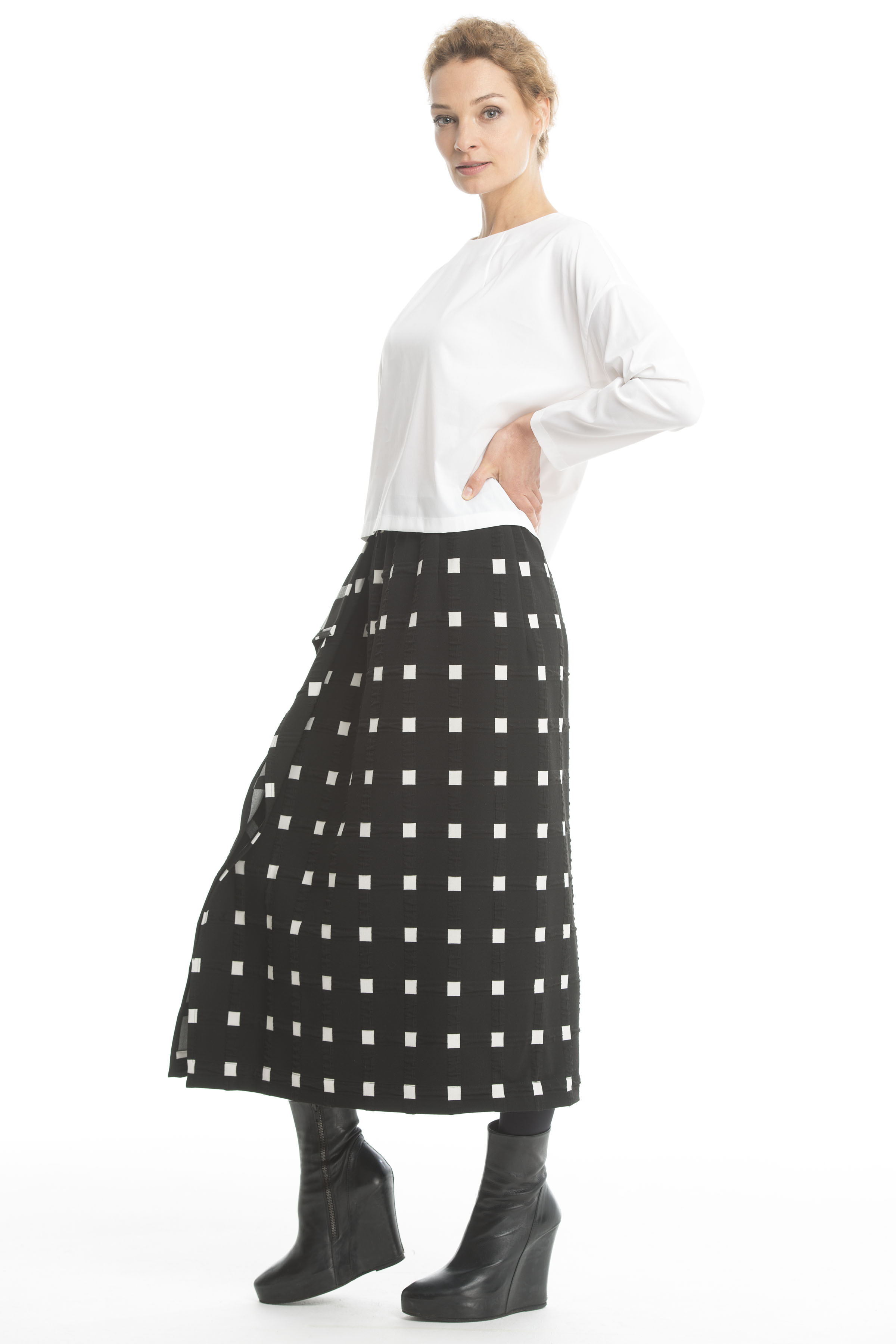 Юбка "Прямая с воланом Квадраты" 00+03 Черный+ молоко (noir+lait) от Lesel (Лесель)! Заказывайте по ✆ 8 (800) 777 02 37