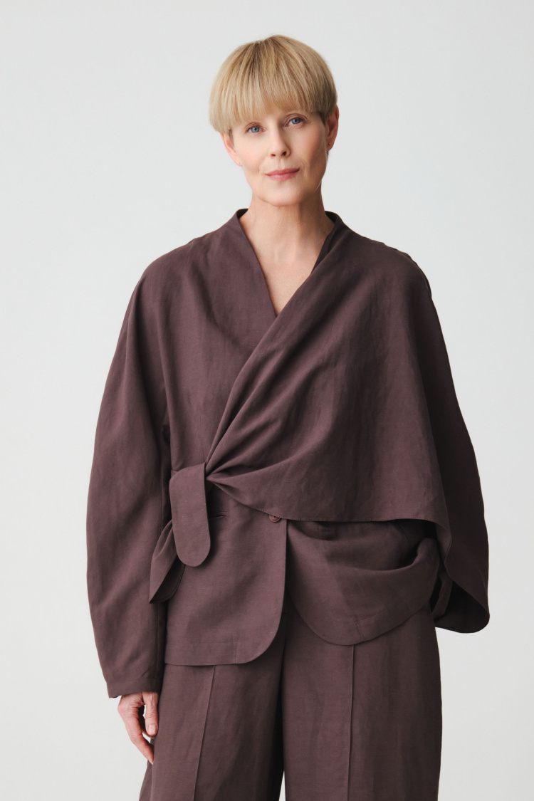 Жакет с отлетной пелериной