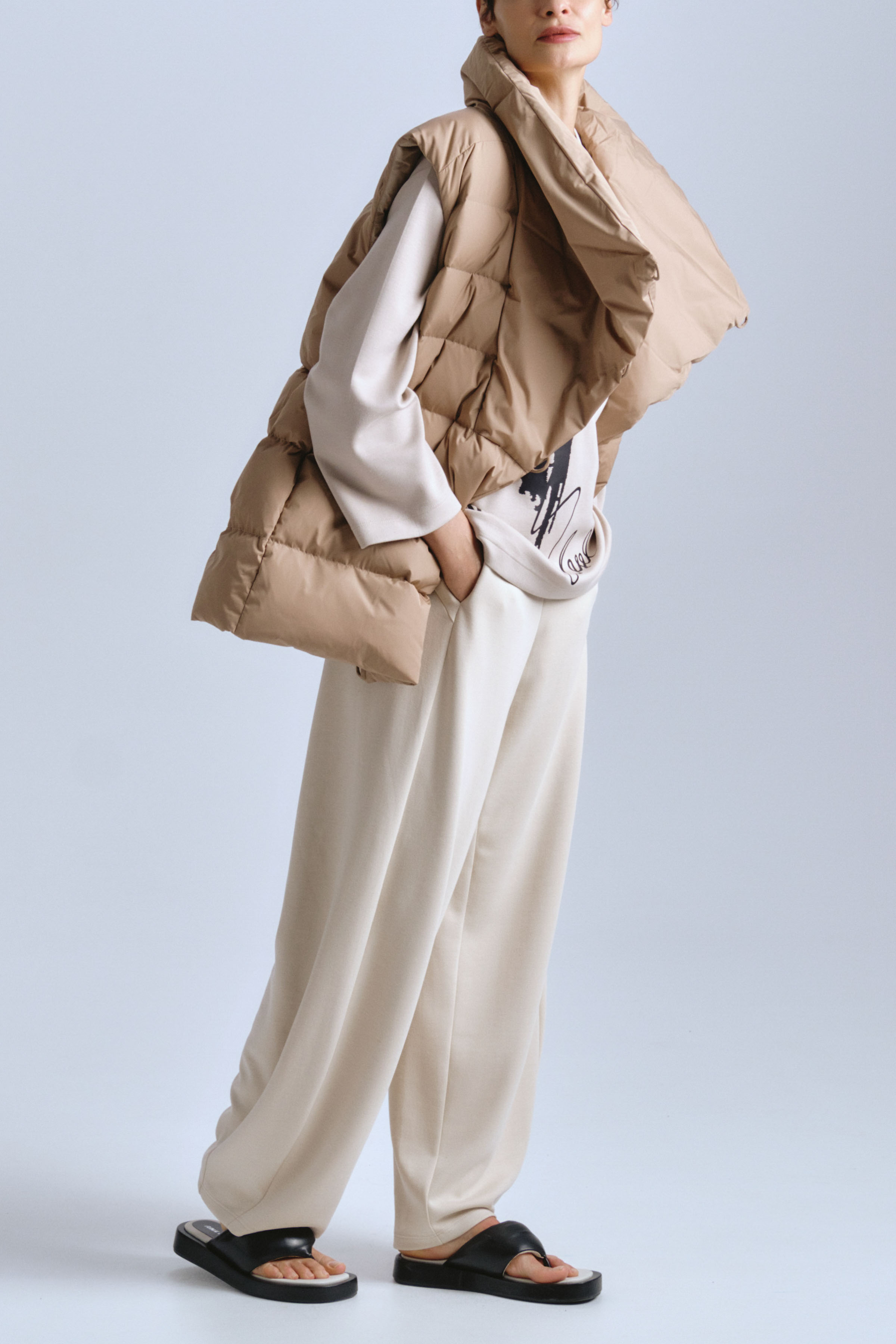 Жилет пуховый с навесными петлями